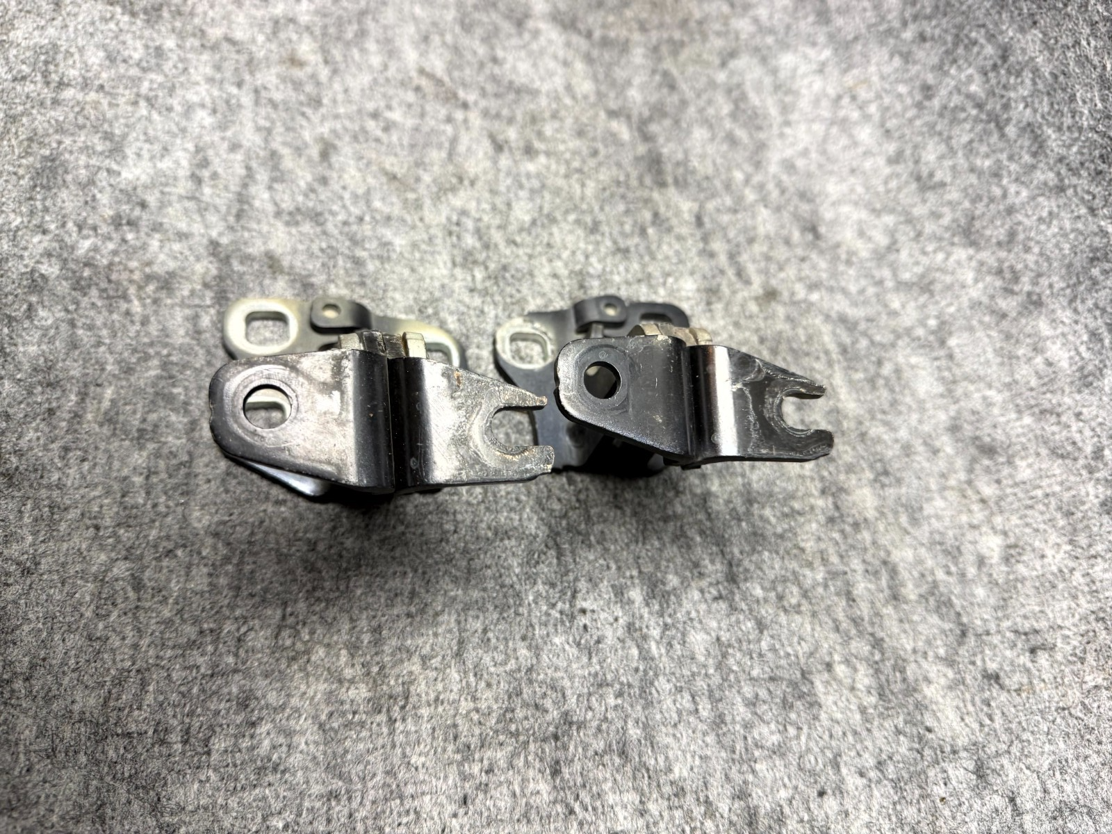 ♦️2017 – 2023 TESLA MODEL 3 FRONT LEFT DRIVER SIDE DOOR HINGE SET OEM, A046571