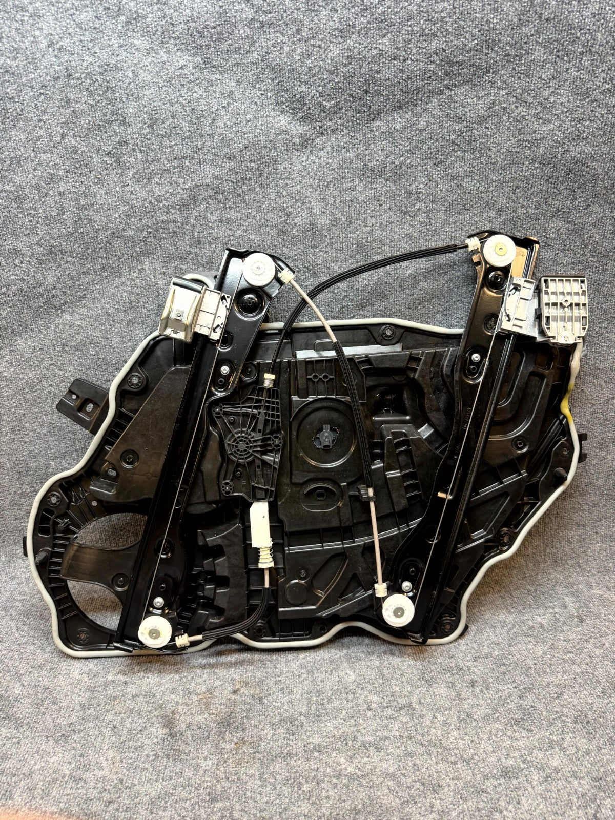 2020-2024 TESLA MODEL Y FRONT LEFT DOOR WINDOW REGULATOR & MOTOR OEM, 149551000J