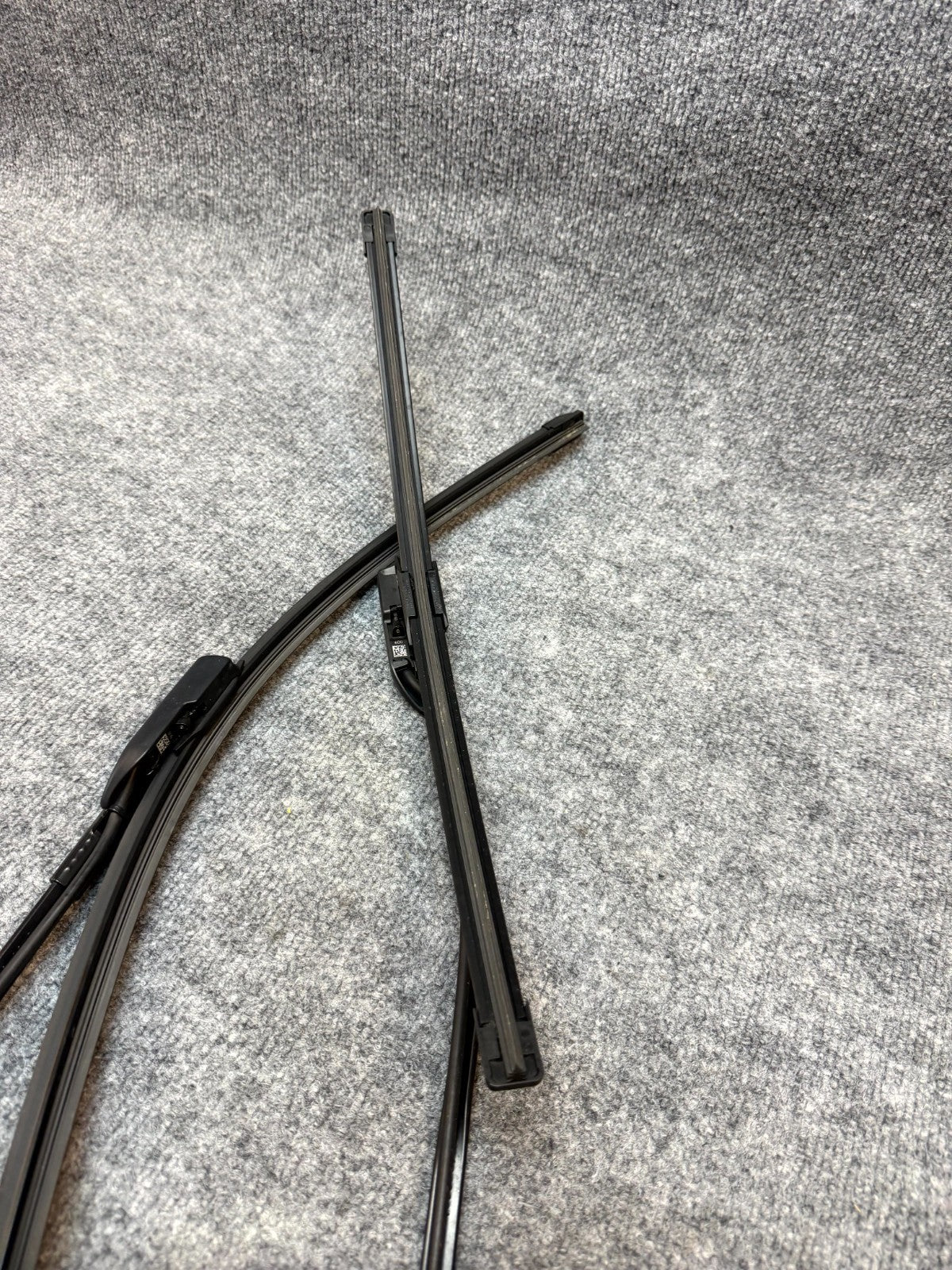 20-24 TESLA MODEL Y FRONT RIGHT WINDSHIELD WIPER WASHER ARM OEM, 1490249-00-B
