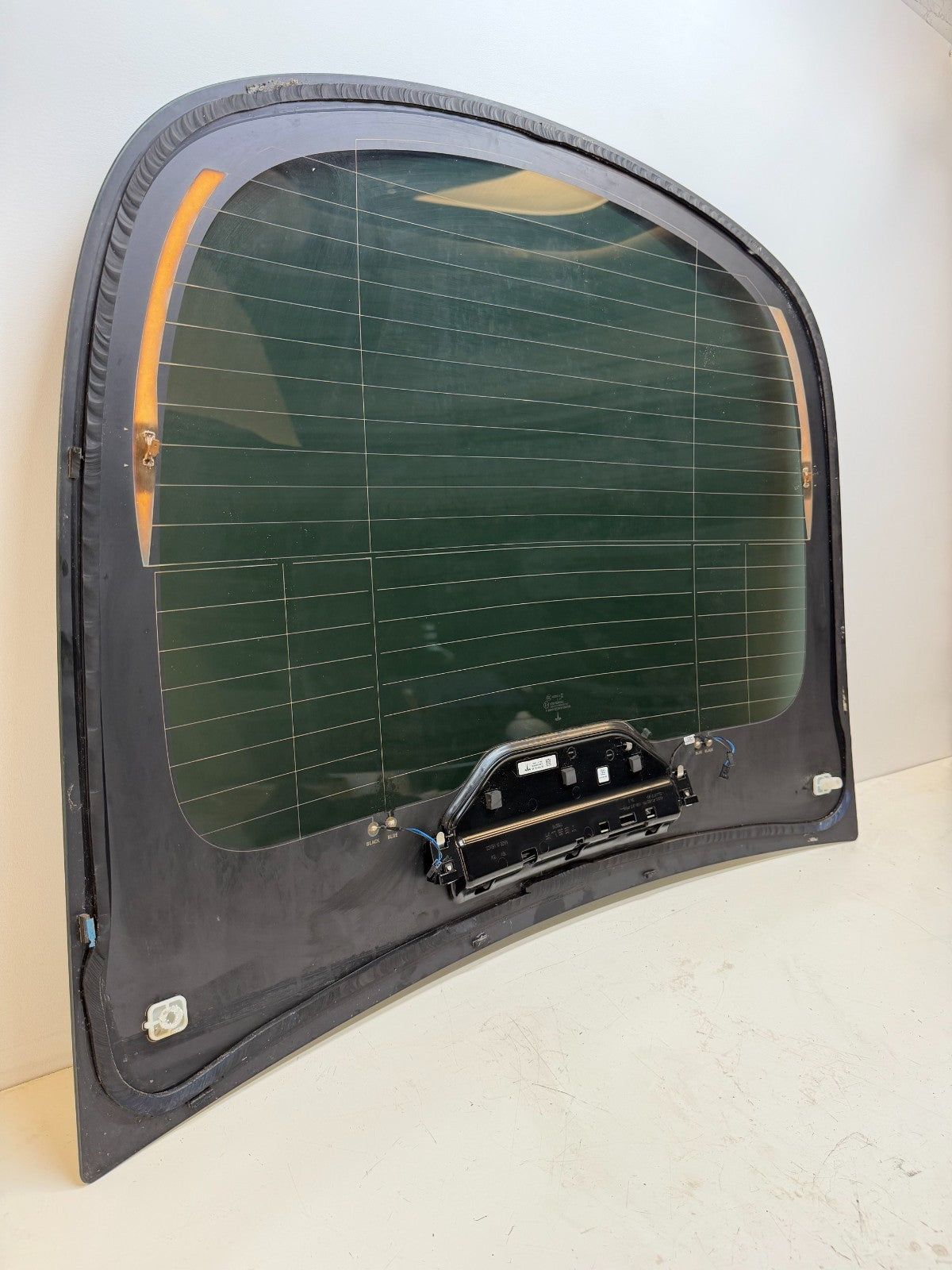 2020-2024 Tesla Model Y Rear Trunk Lid Windshield Glass 43R-004597