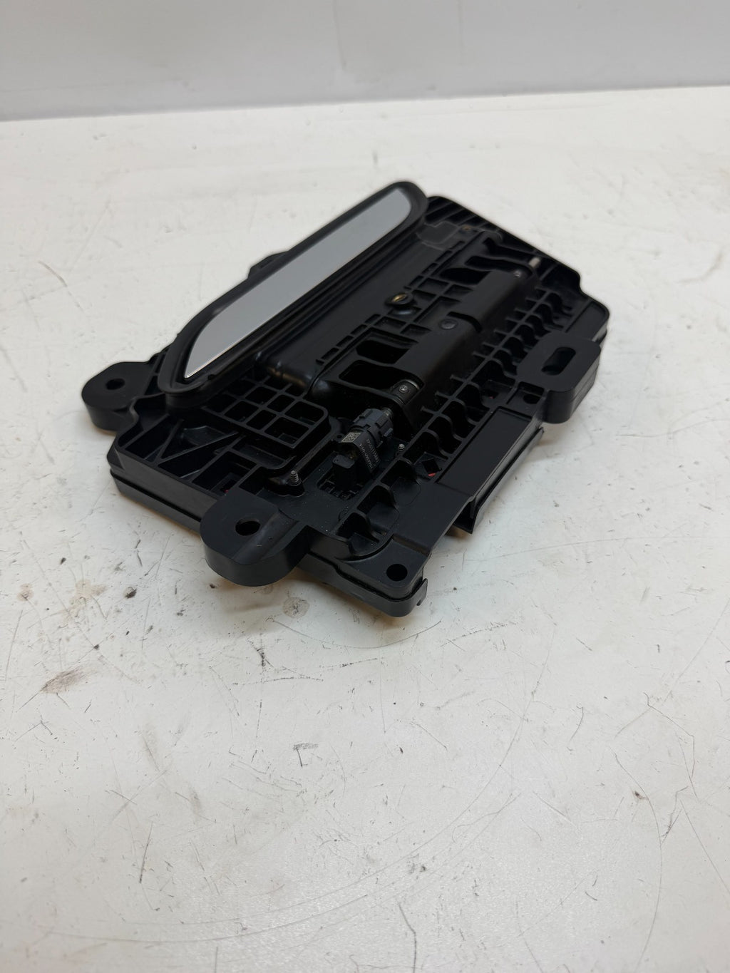 2016-2020 Tesla Model S Front Left Driver Side Exterior Door Handle 1100299-00-A