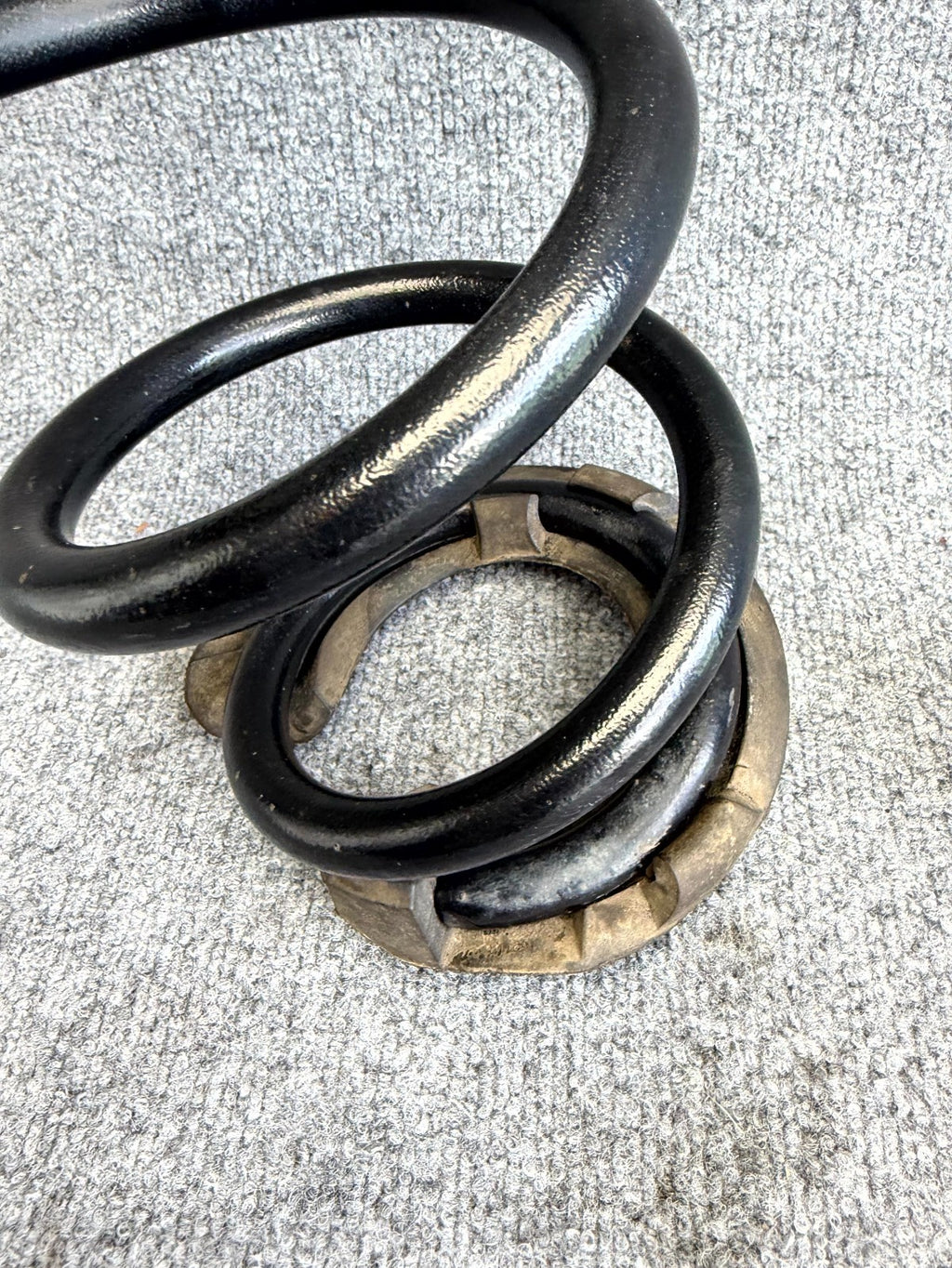 2017 – 2023 TESLA MODEL 3 REAR LEFT OR RIGHT SIDE COIL SPRING OEM, 1044472-91-E