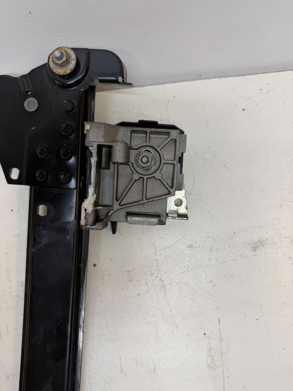 12-20 Tesla Model S Front Right Door Window Regulator & Motor 6006651-00-G