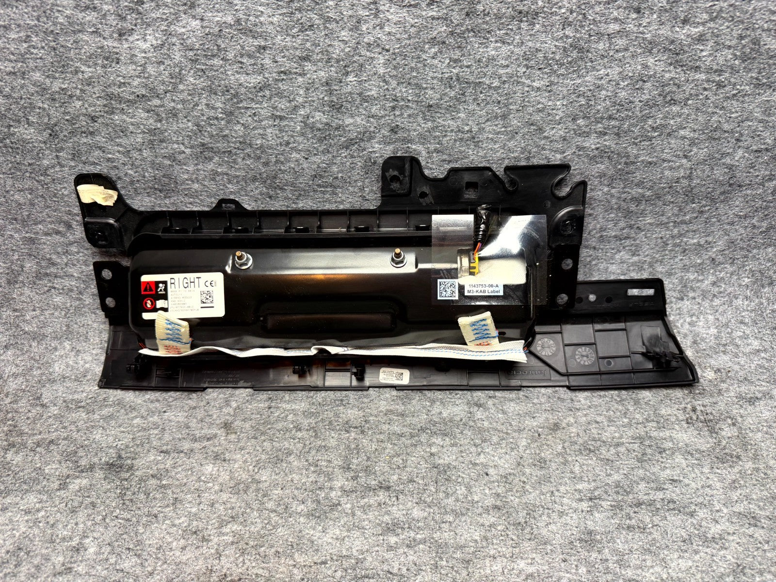 ♦️17-23 TESLA MODEL 3 RIGHT KNEE RIGHT PASSENGER SAFETY MODULE OEM, 108335000E