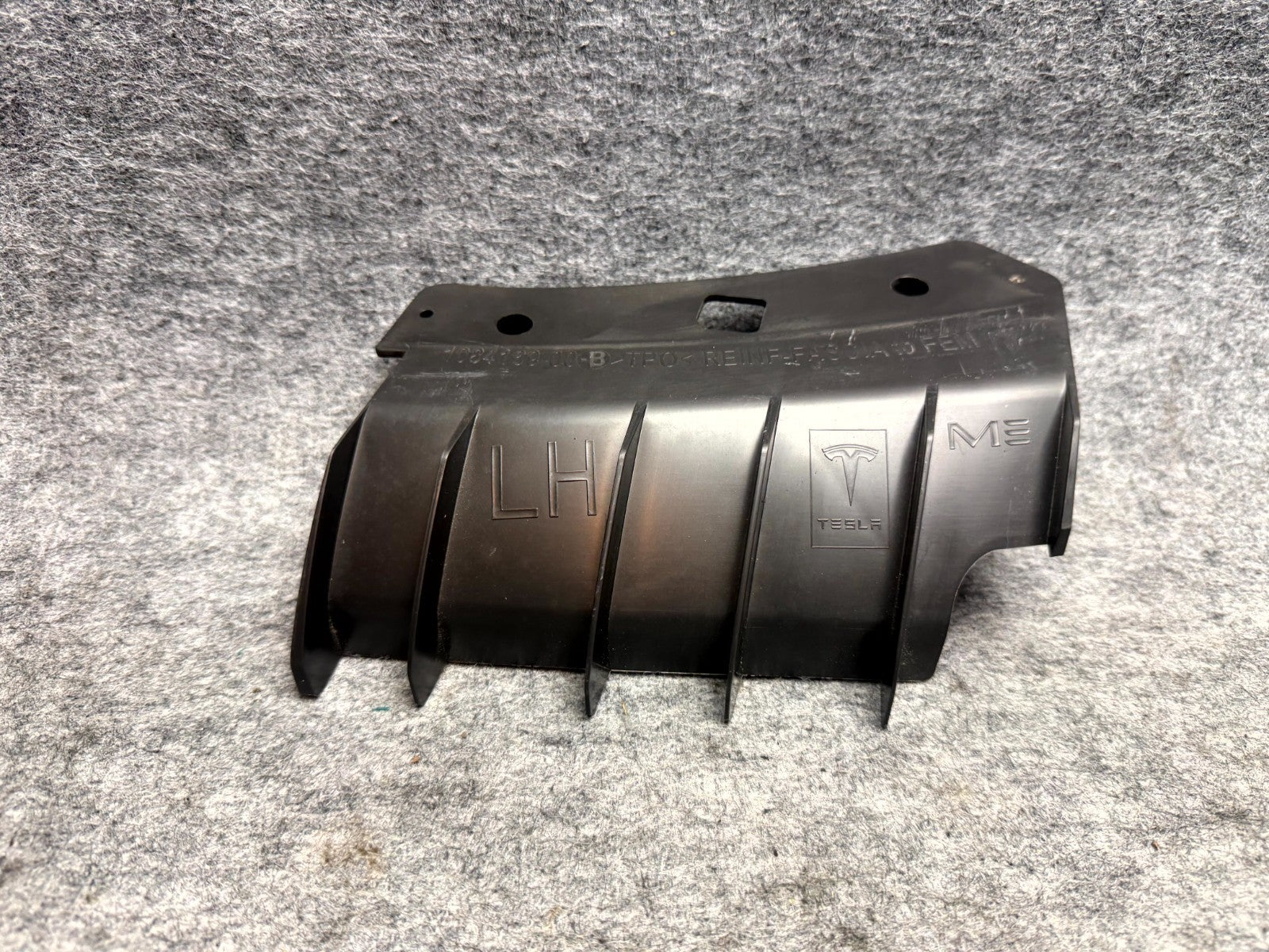 ♦️17-23 TESLA MODEL 3 FRONT LEFT UPPER BUMPER SUPPORT BRACKET OEM, 1084169-00-B