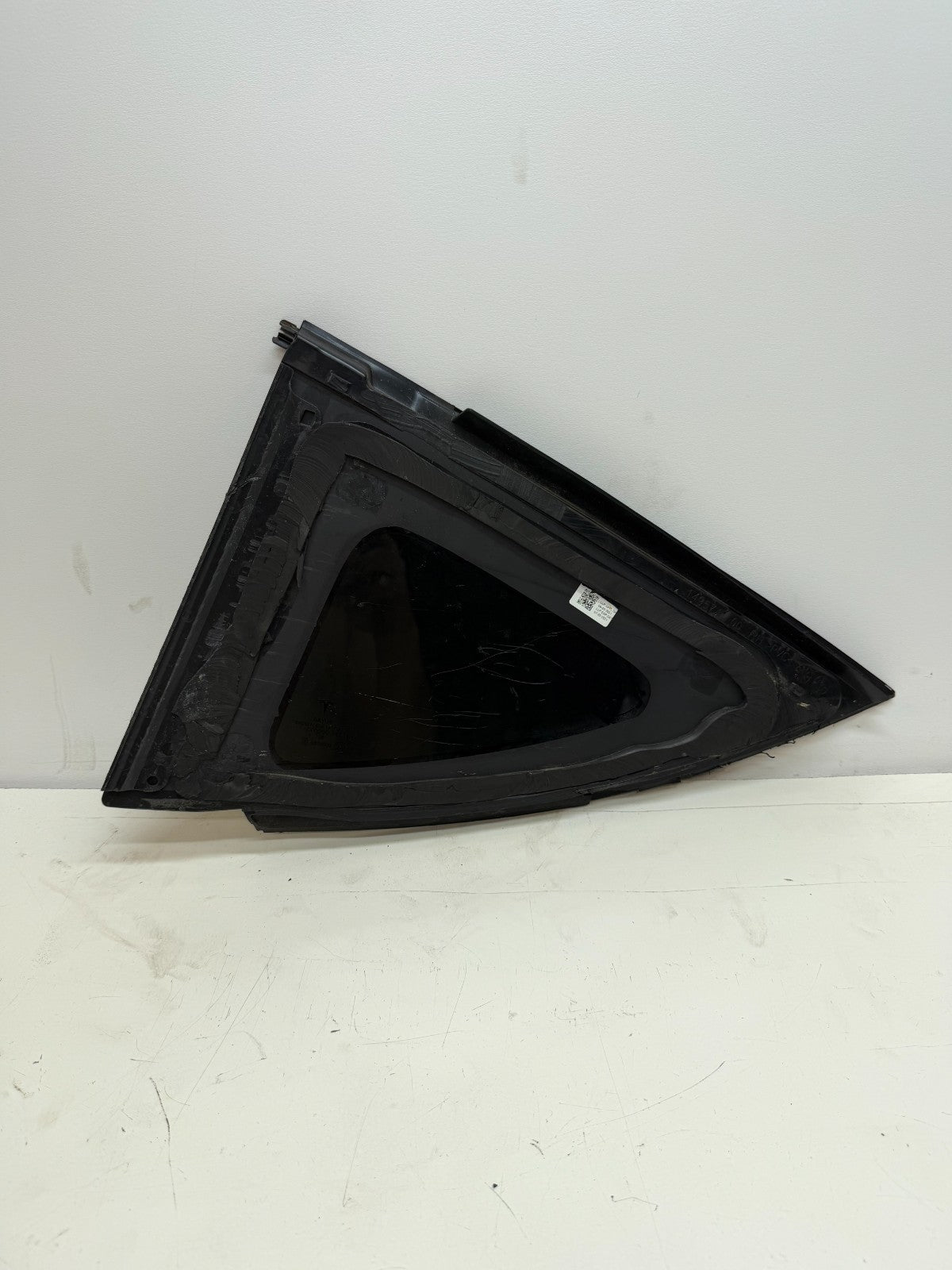 2020-24 TESLA MODEL Y REAR RIGHT PASSENGER SIDE QUARTER WINDOW GLASS 1495745-00