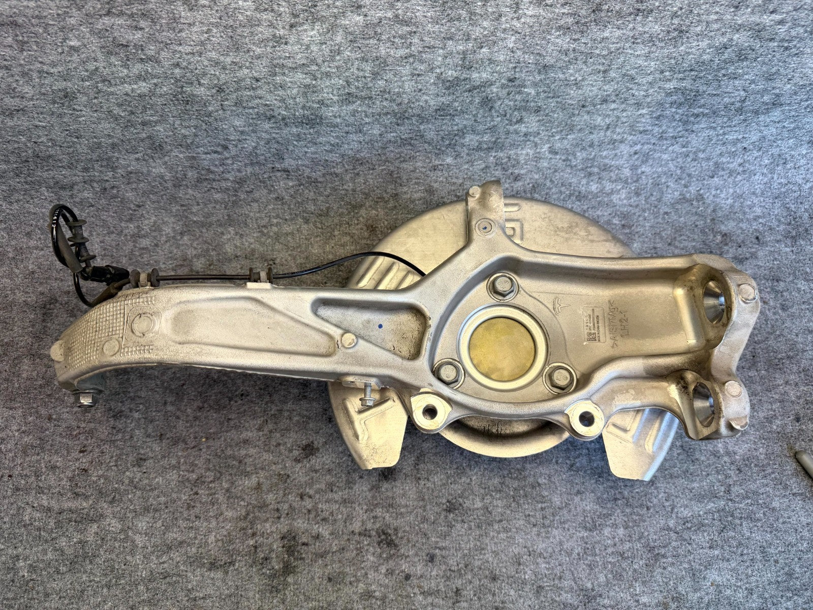 ♦️17-23 TESLA MODEL 3 FRONT LEFT SPINDLE KNUCKLE HUB & SHIELD OEM, 1044311-00-E