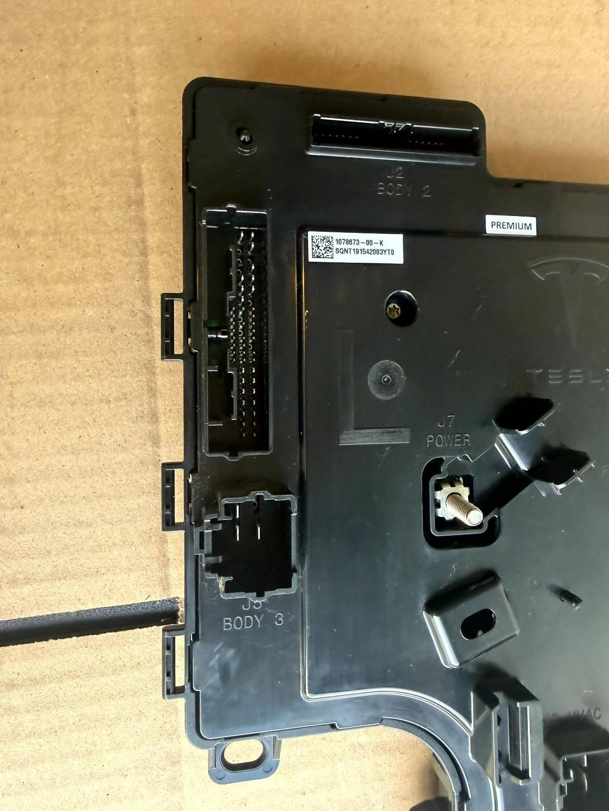 ♦️17-23 TESLA MODEL 3 LEFT LOW VOLTAGE CONTROLLER MODULE UNIT OEM, 1078673-00-K