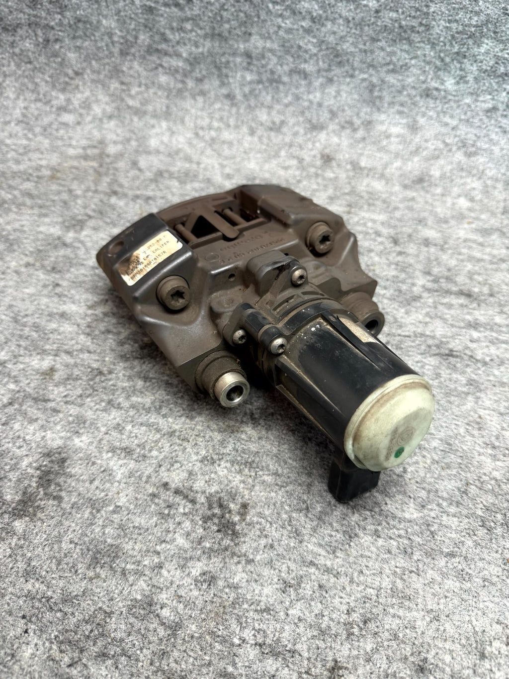 ♦️2012-2020 TESLA MODEL S REAR LEFT SIDE BRAKE CALLIPER BREMBO OEM, 1021252-00-F
