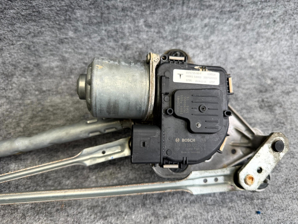 ♦️2017-2023 TESLA MODEL 3 FRONT WINDSHIELD WIPER MOTOR LINKAGE OEM, 1076725-00-F