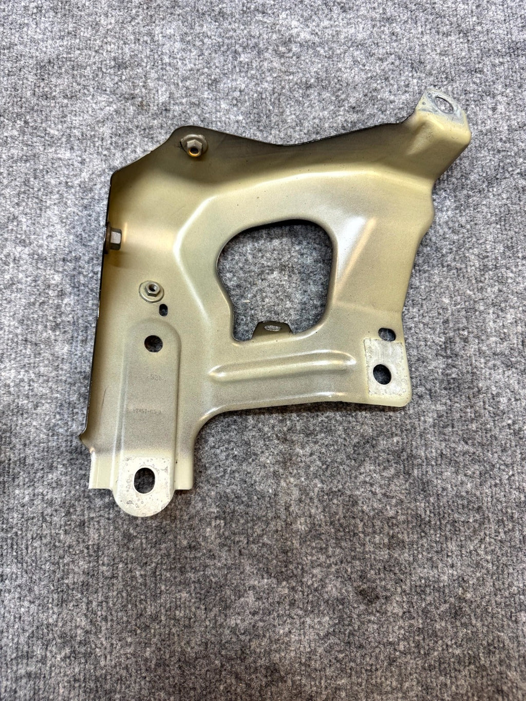 2020 - 2024 TESLA MODEL Y FRONT LEFT SIDE FENDER BRACKET OEM, 1487491-00-A