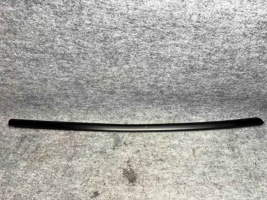 ♦️17-23 TESLA MODEL 3 FRONT RIGHT DOOR WINDOW OUTER BELT MOLDING OEM, 108068401I
