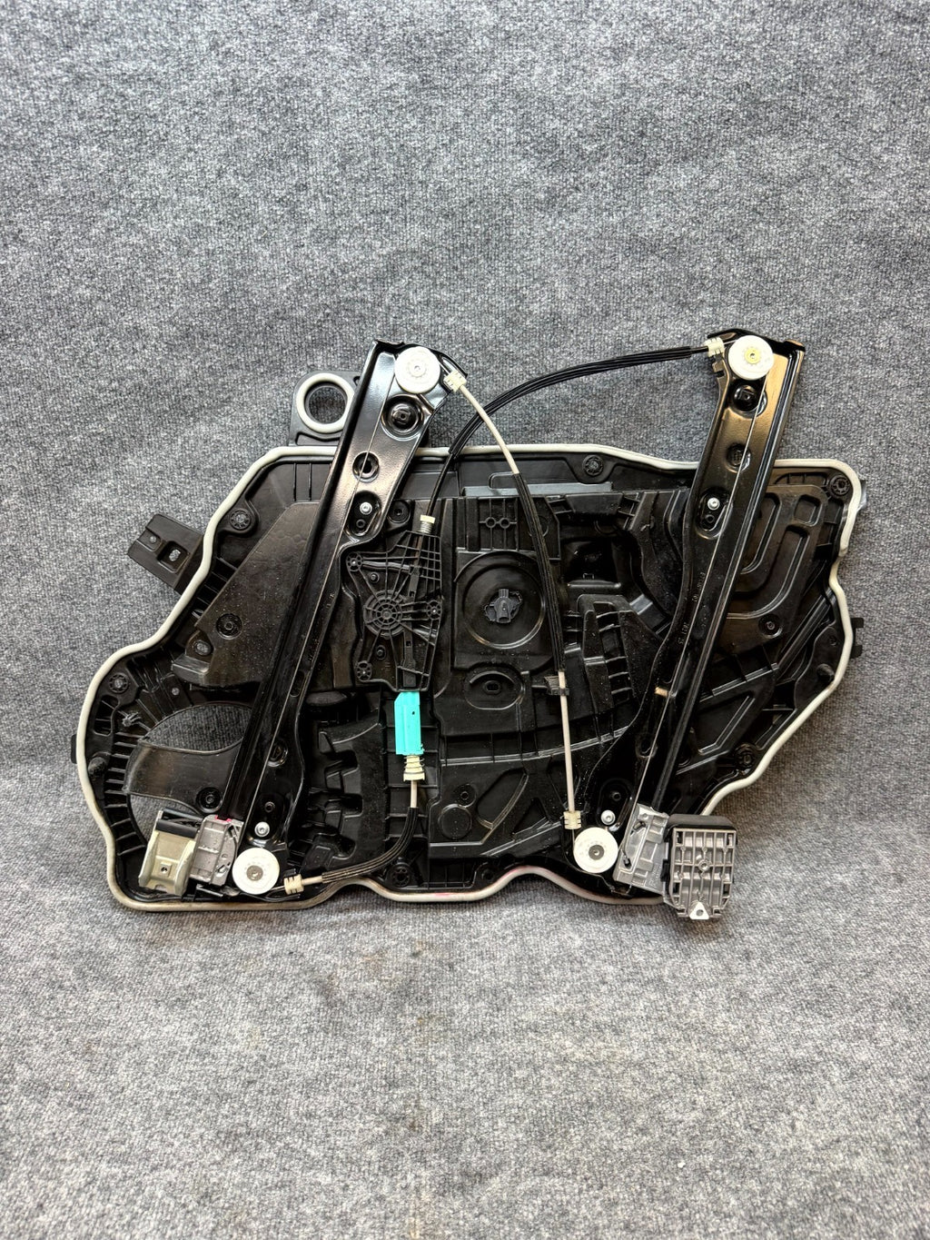 2020-2024 TESLA MODEL Y FRONT LEFT DOOR WINDOW REGULATOR & MOTOR OEM, 149551000E