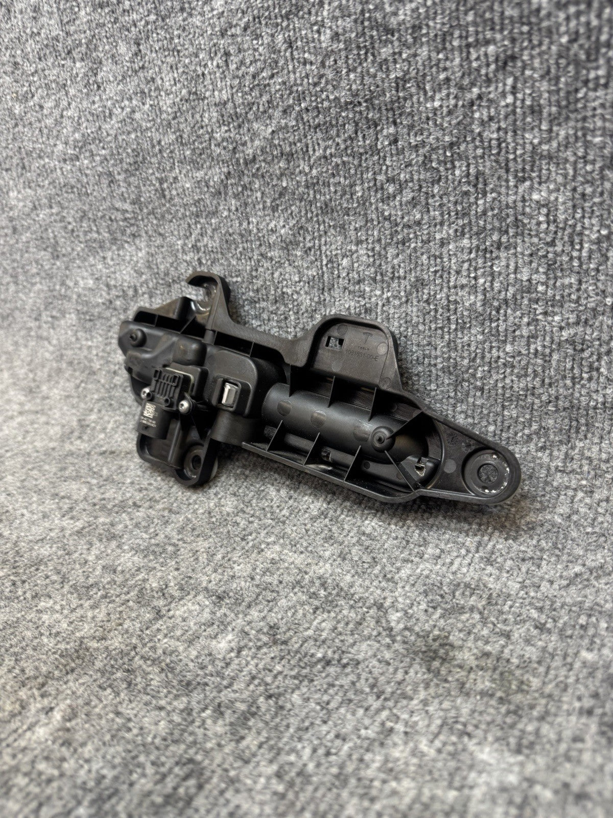 17-20 Tesla Model 3 Front = Rear Left Exterior Door Handle Outer 1081831-99-F