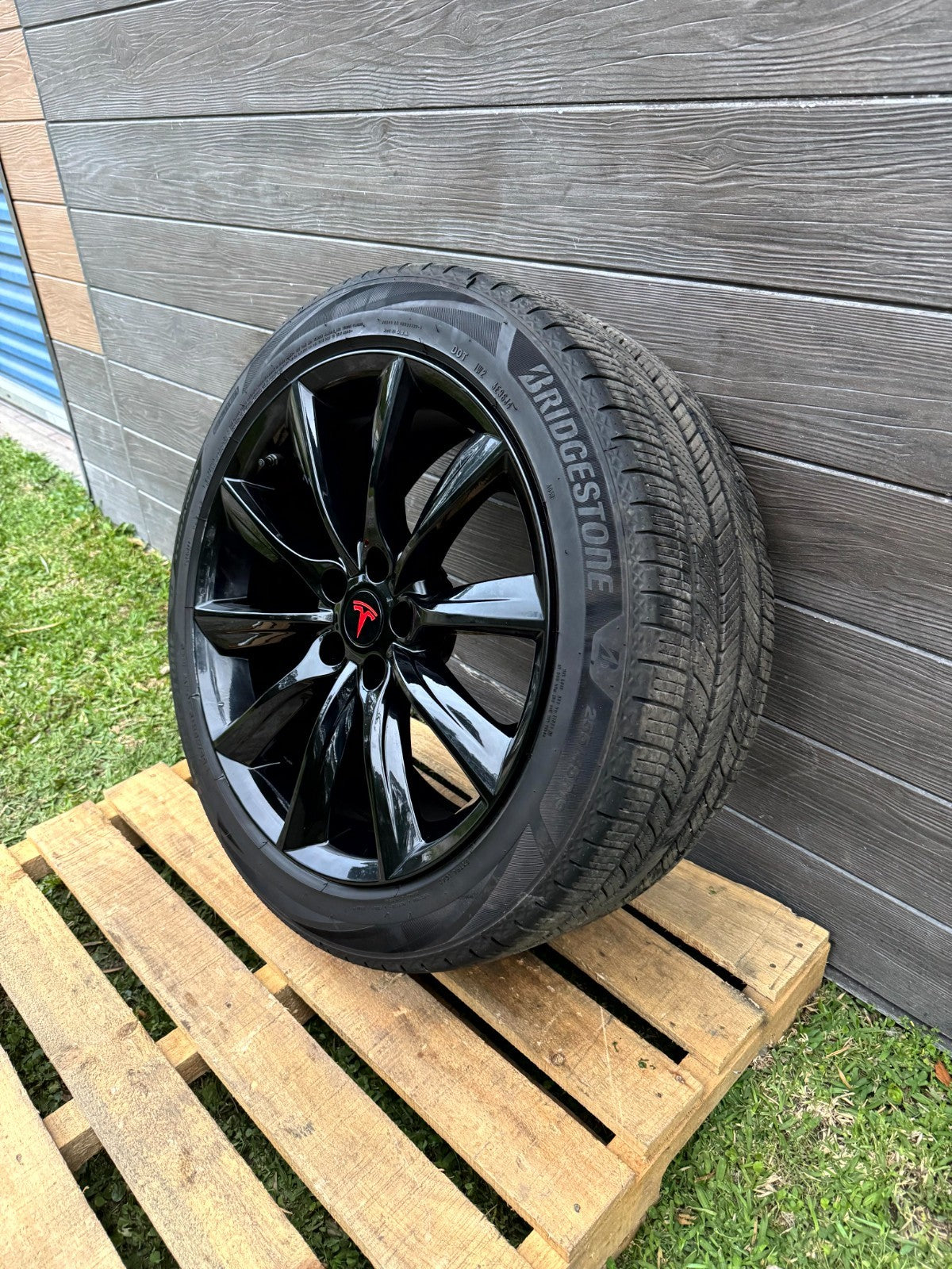 2017 - 2023 TESLA MODEL 3 Y FULL WHEEL WITH RIM SET W/ EMBLEM