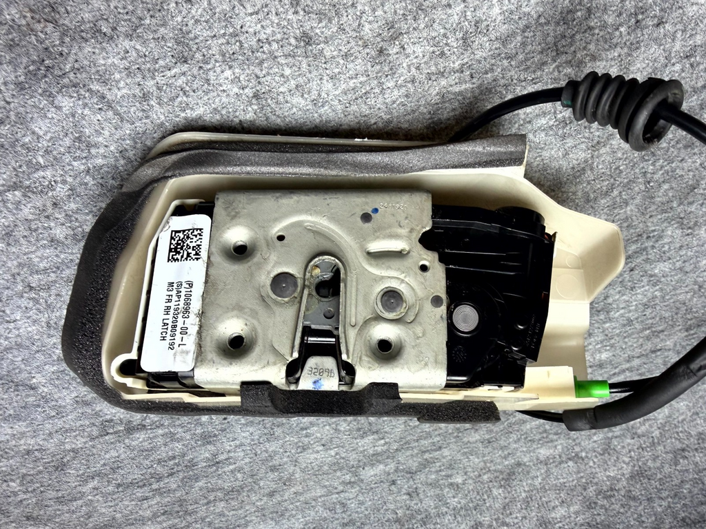 ♦️17–23 TESLA MODEL 3 FRONT RIGHT DOOR LOCK LATCH ACTUATOR OEM, 1068963-00-L