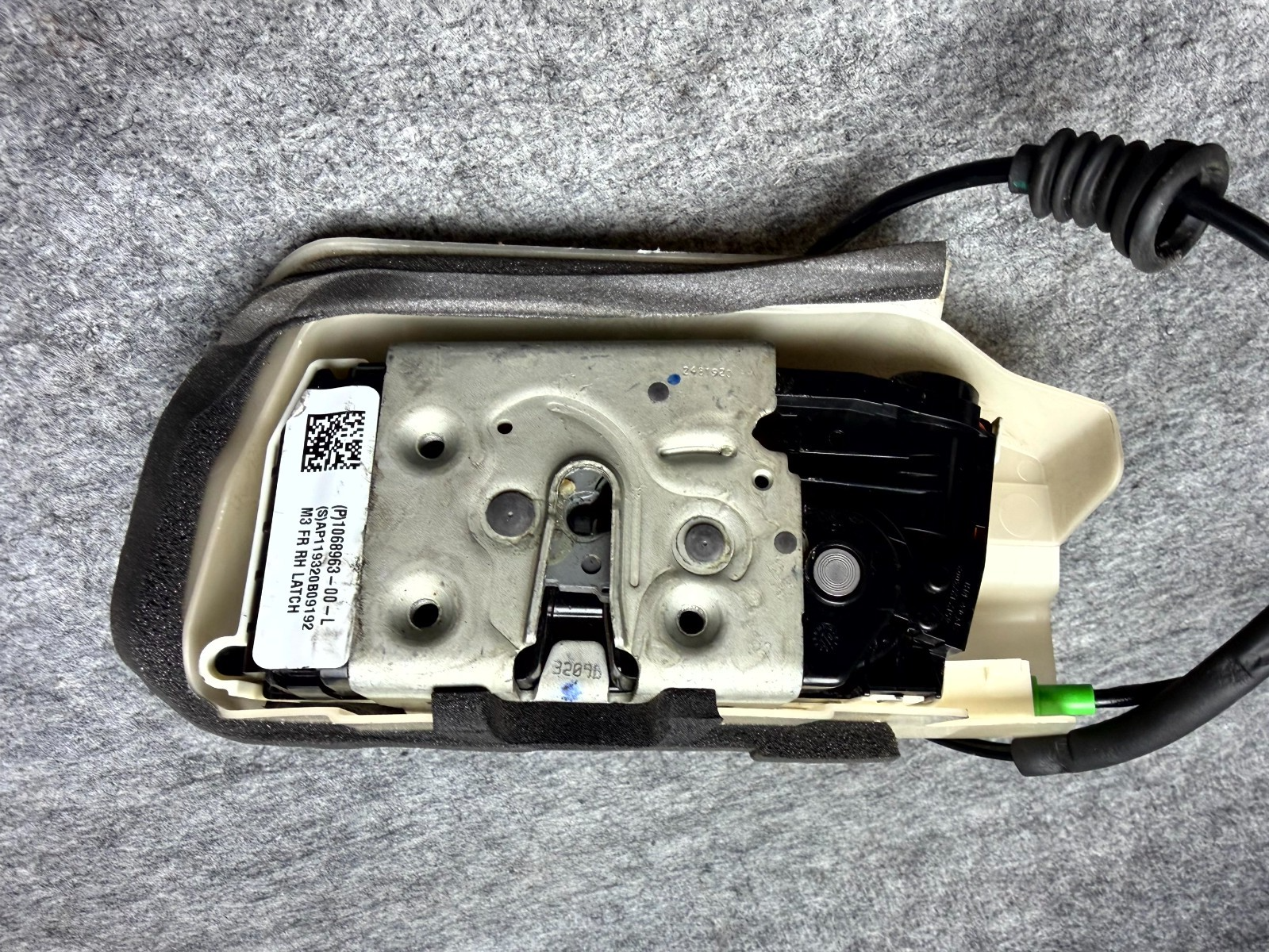 ♦️17–23 TESLA MODEL 3 FRONT RIGHT DOOR LOCK LATCH ACTUATOR OEM, 1068963-00-L