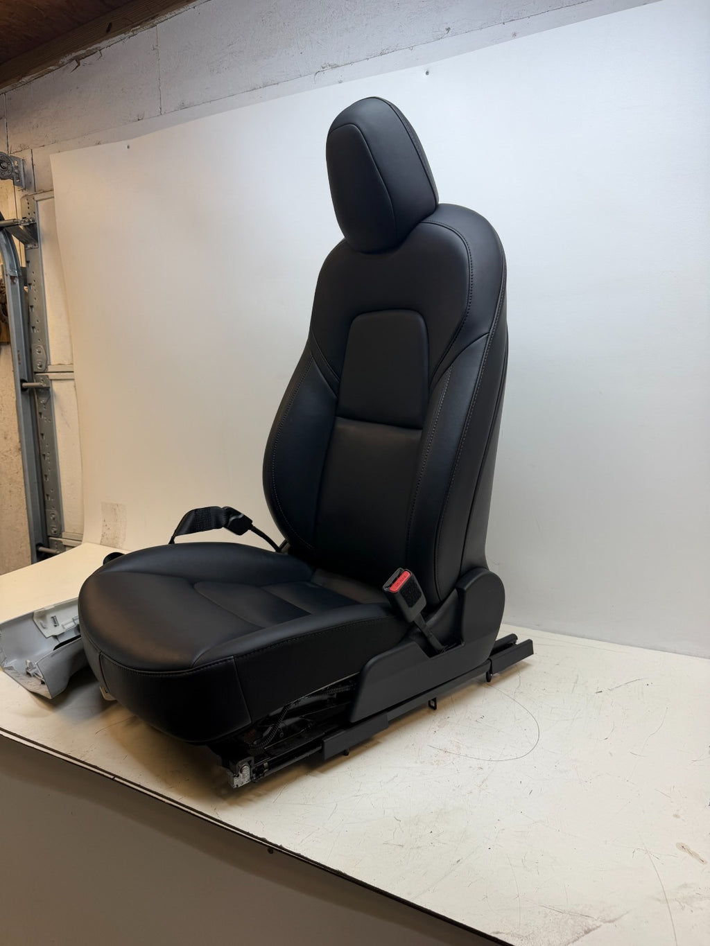 2017-2023 Tesla Model Y Front RH Passenger Seat Complete Black 1494607-00-C