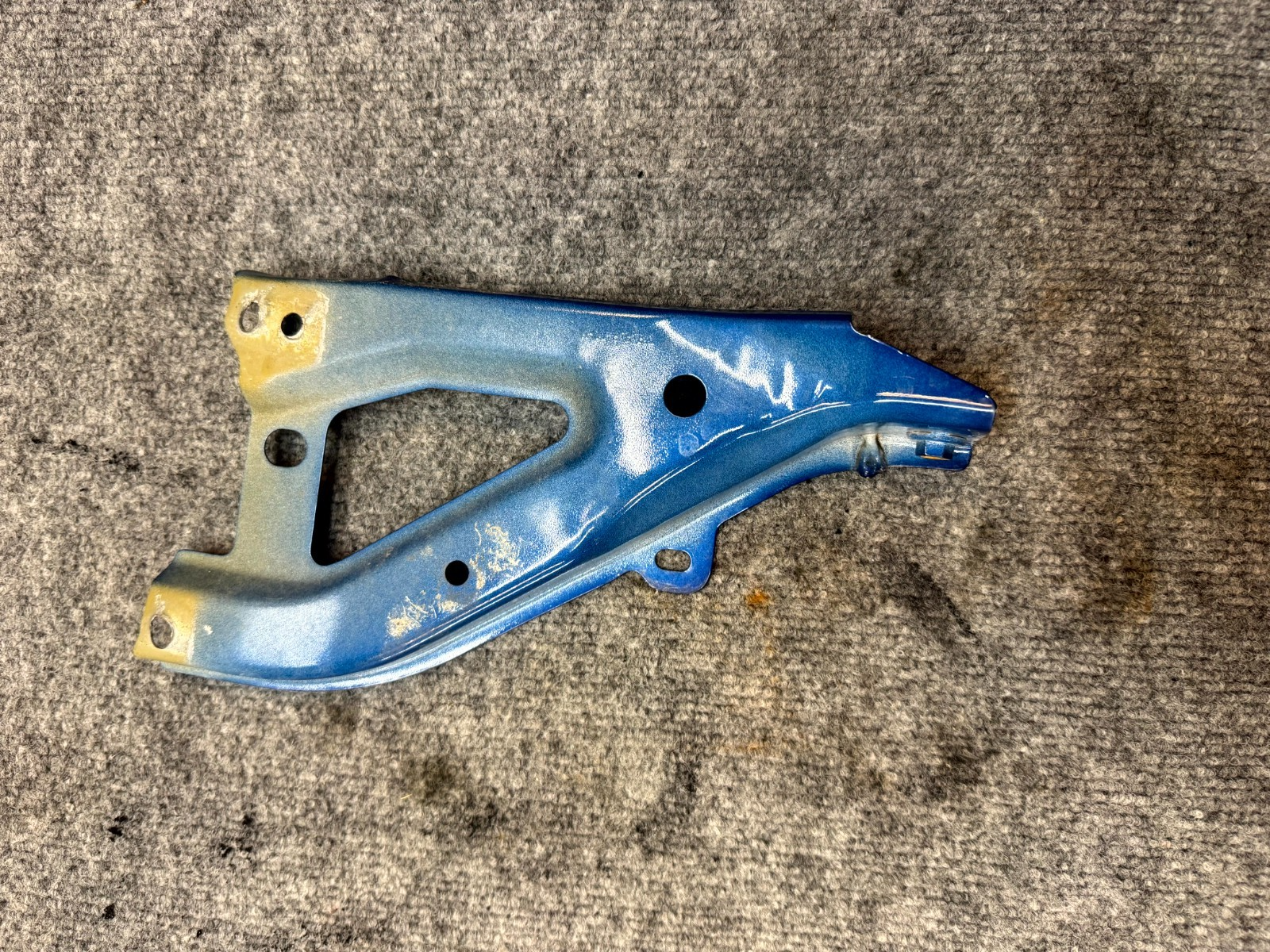 2020-2024 TESLA MODEL Y FRONT RIGHT LOWER FENDER SUPPORT BRACKET OEM, 148757800A