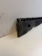 2020-24 TESLA MODEL Y RIGHT SIDE SKIRT ROCKER PANEL MOLDING CARRIER BRACKET