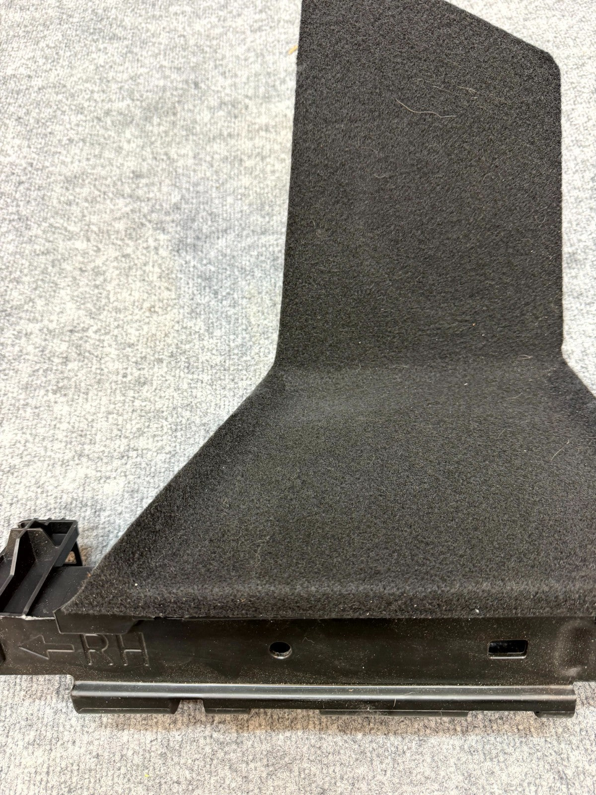 2020-2025 TESLA MODEL Y RIGHT SIDE TRUNK RUCKET BRACKET OEM, 1816617-00-A