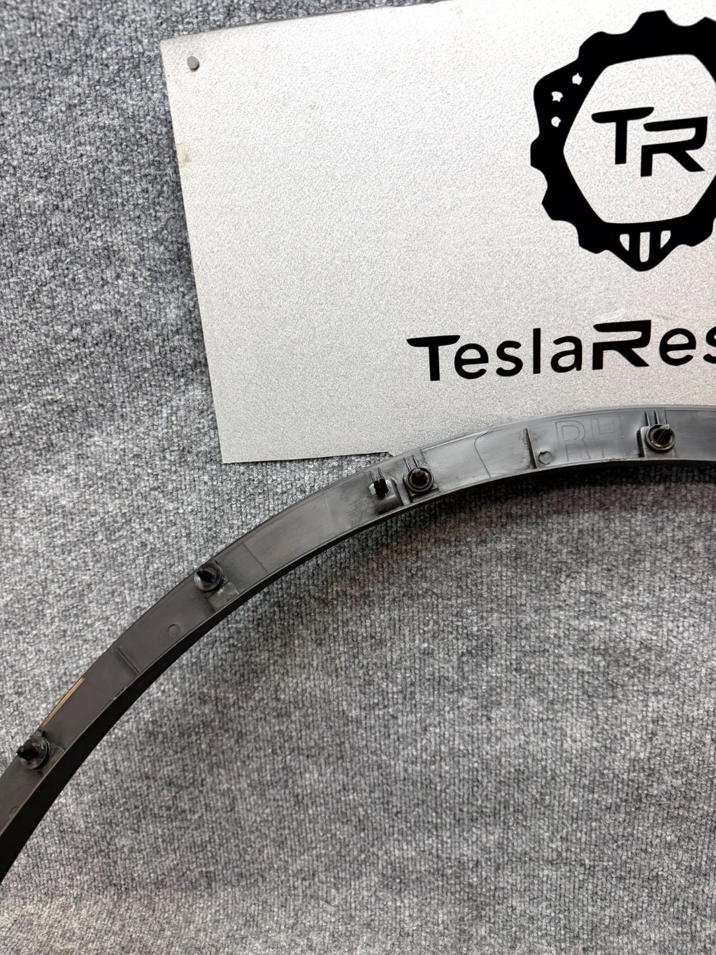 2020 - 2024 TESLA MODEL Y FRONT RIGHT SIDE WHEEL FLARE MOLDING OEM, 1494162-00-C
