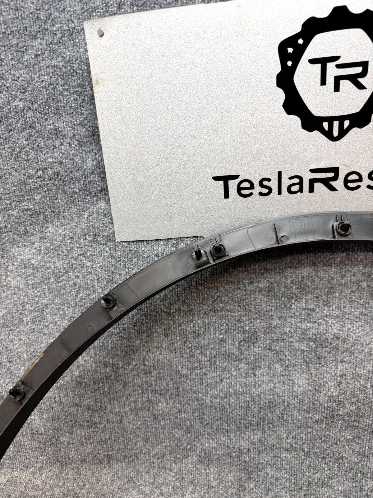 2020 - 2024 TESLA MODEL Y FRONT RIGHT SIDE WHEEL FLARE MOLDING OEM, 1494162-00-C
