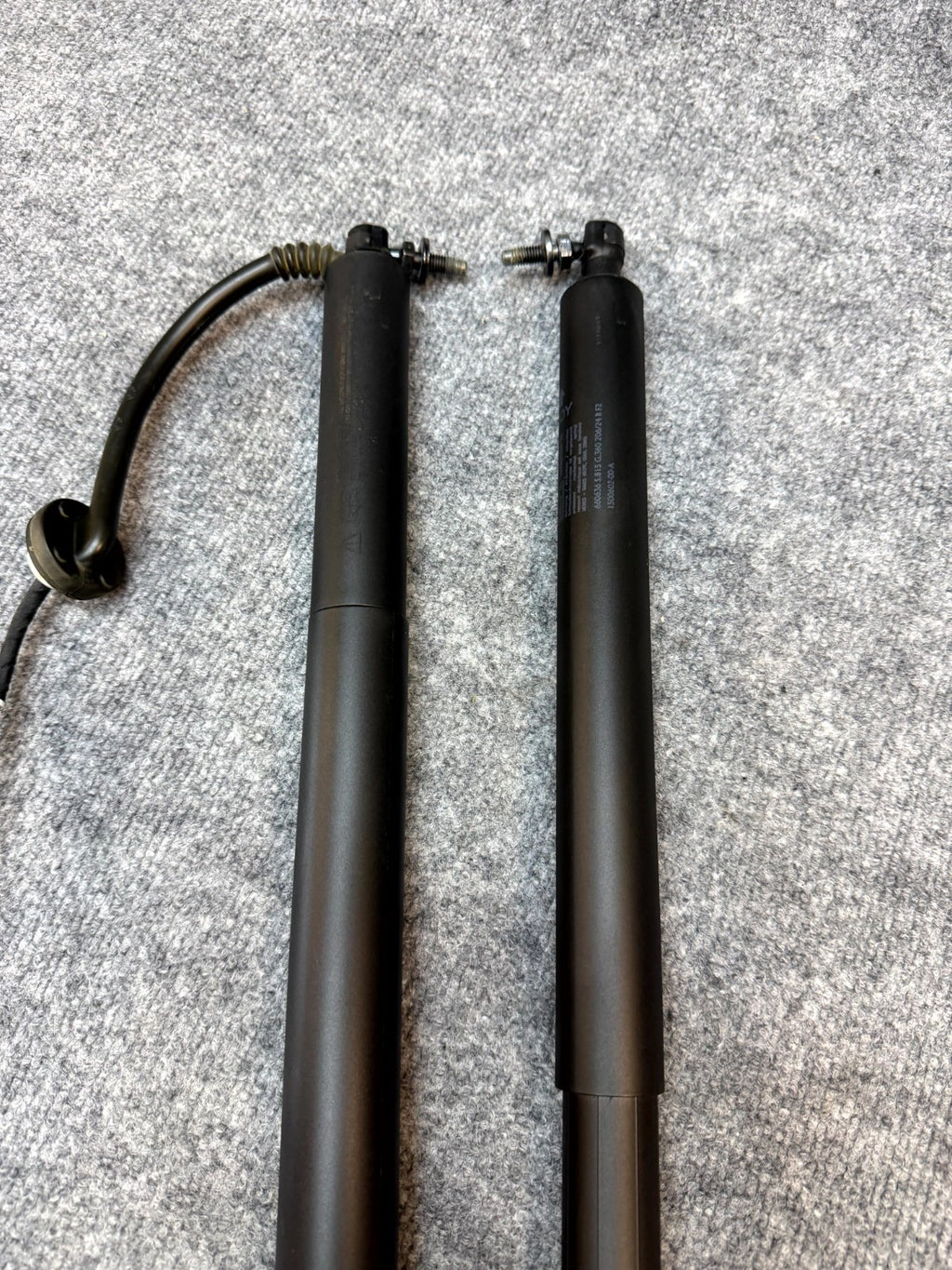 20-24 TESLA MODEL Y RIGHT TAILGATE LIFTGATE POWER LIFT CYLINDER OEM 1500602-00-A