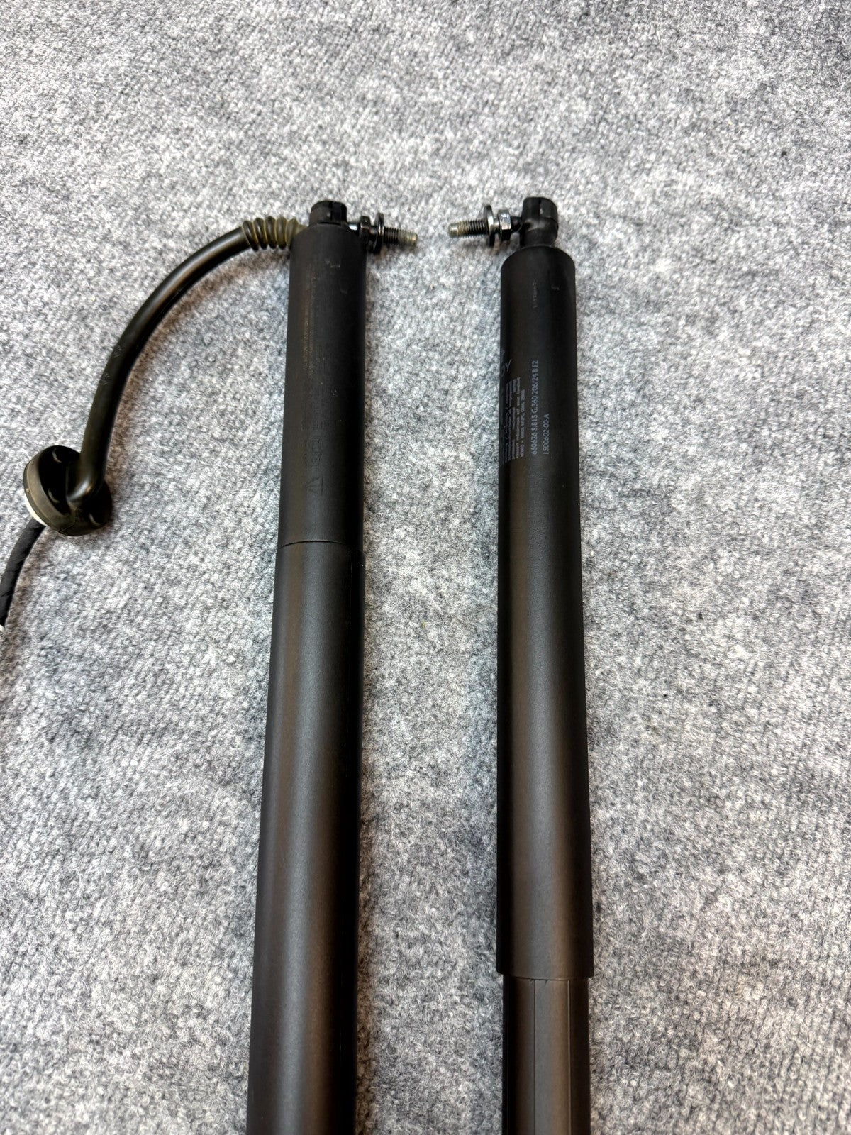 20-24 TESLA MODEL Y RIGHT TAILGATE LIFTGATE POWER LIFT CYLINDER OEM 1500602-00-A