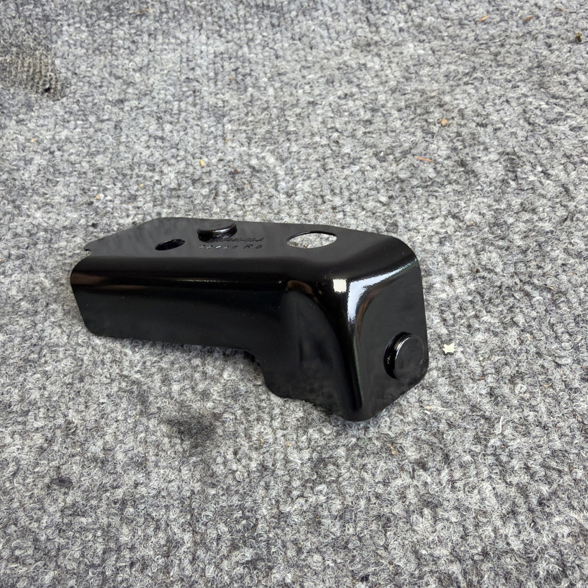 NEW! Tesla Model Y Front Right Fender Bracket 1487440-00-A