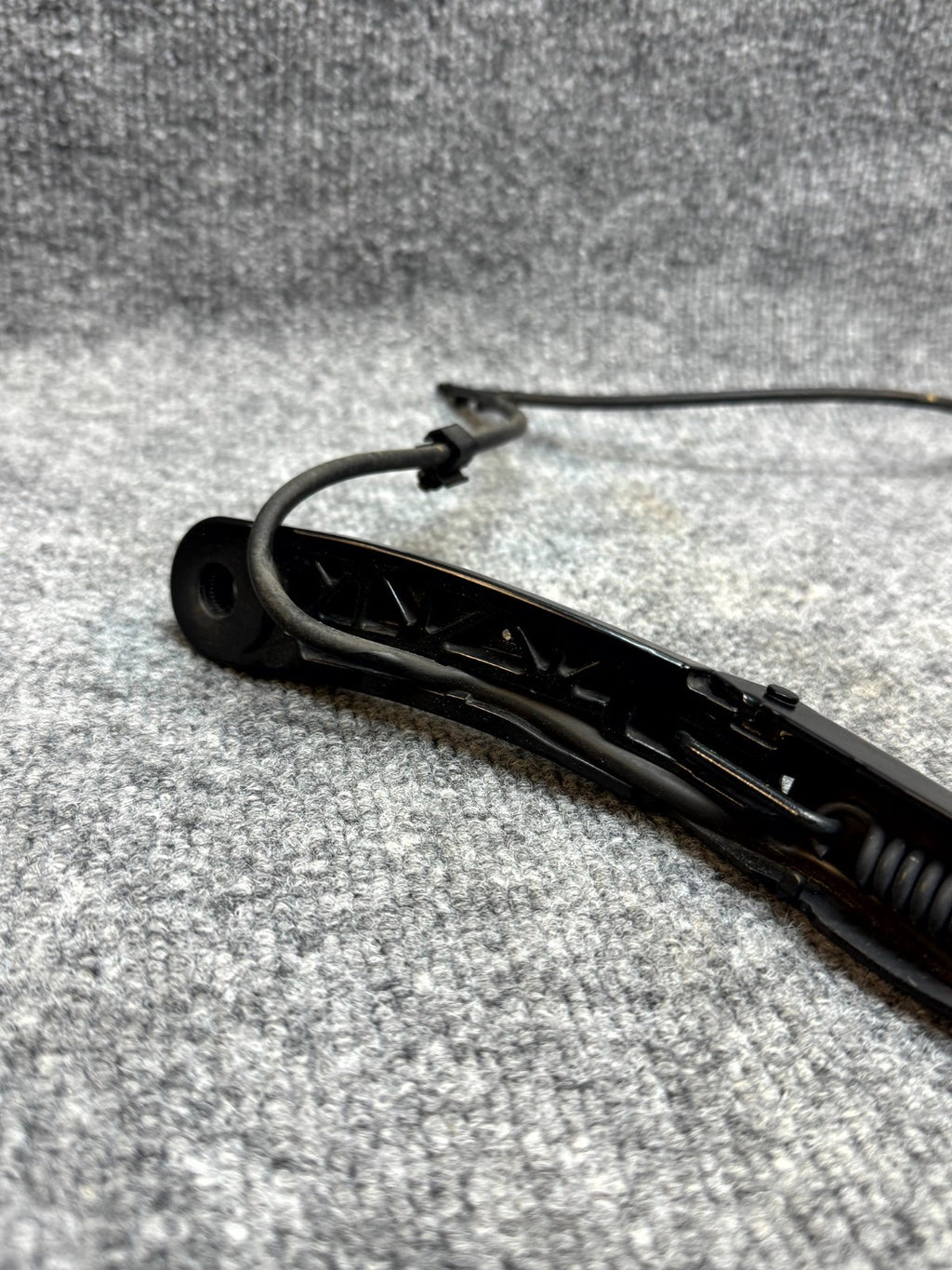 2020-2024 TESLA MODEL Y FRONT LEFT WINDSHIELD WIPER ARM BLADE OEM, 1658942-00-A
