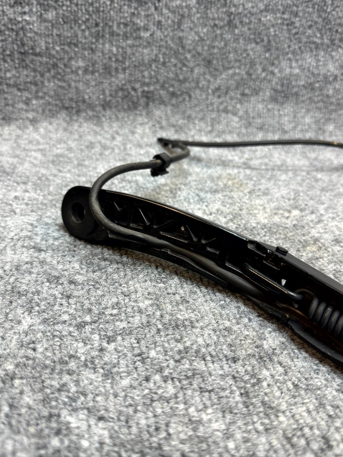 2020-2024 TESLA MODEL Y FRONT LEFT WINDSHIELD WIPER ARM BLADE OEM, 1658942-00-A