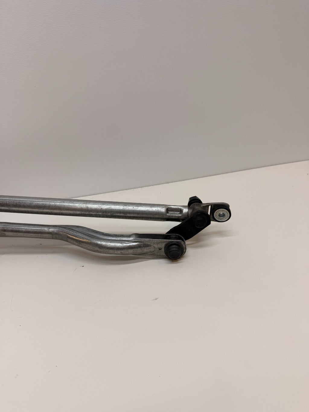 2012-20 TESLA MODEL S WINDSHIELD WIPER TRANSMISSION LINKAGE & MOTOR 6005946-99-F