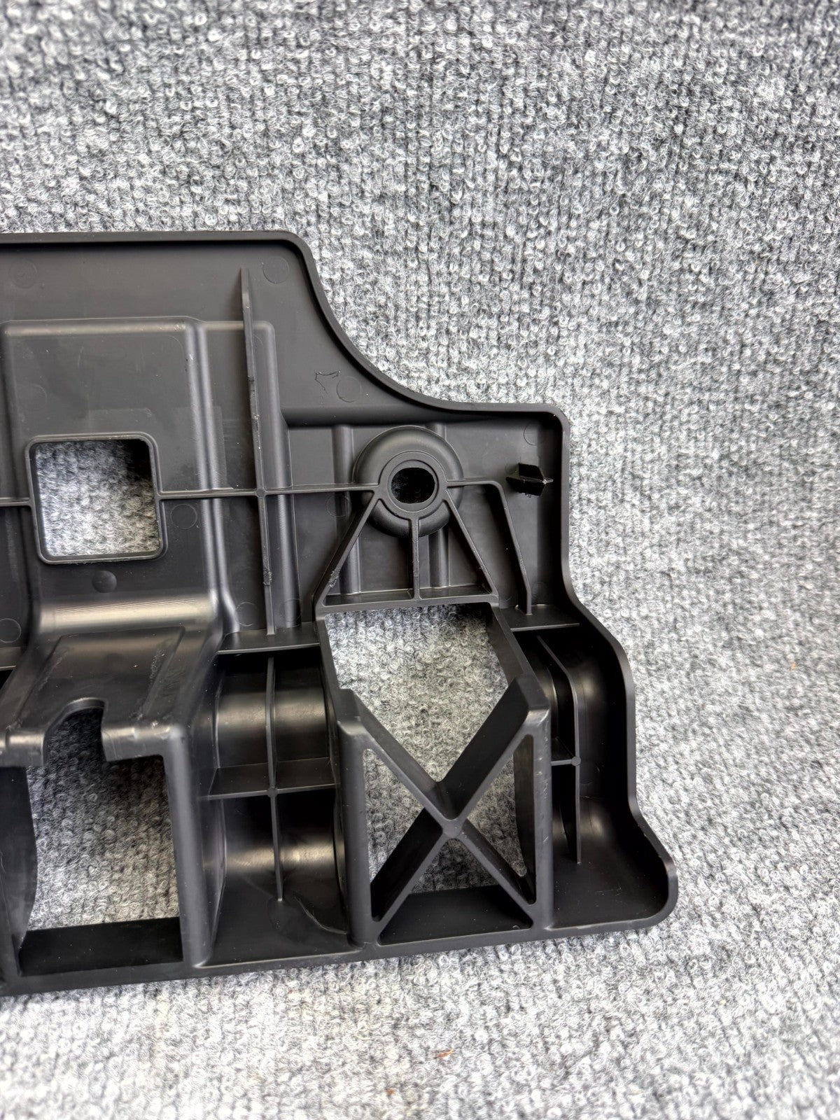 2017-2023 TESLA MODEL 3 REAR RIGHT TRUNK FLOOR SUPPORT BRACKET OEM, 1089617-00-D
