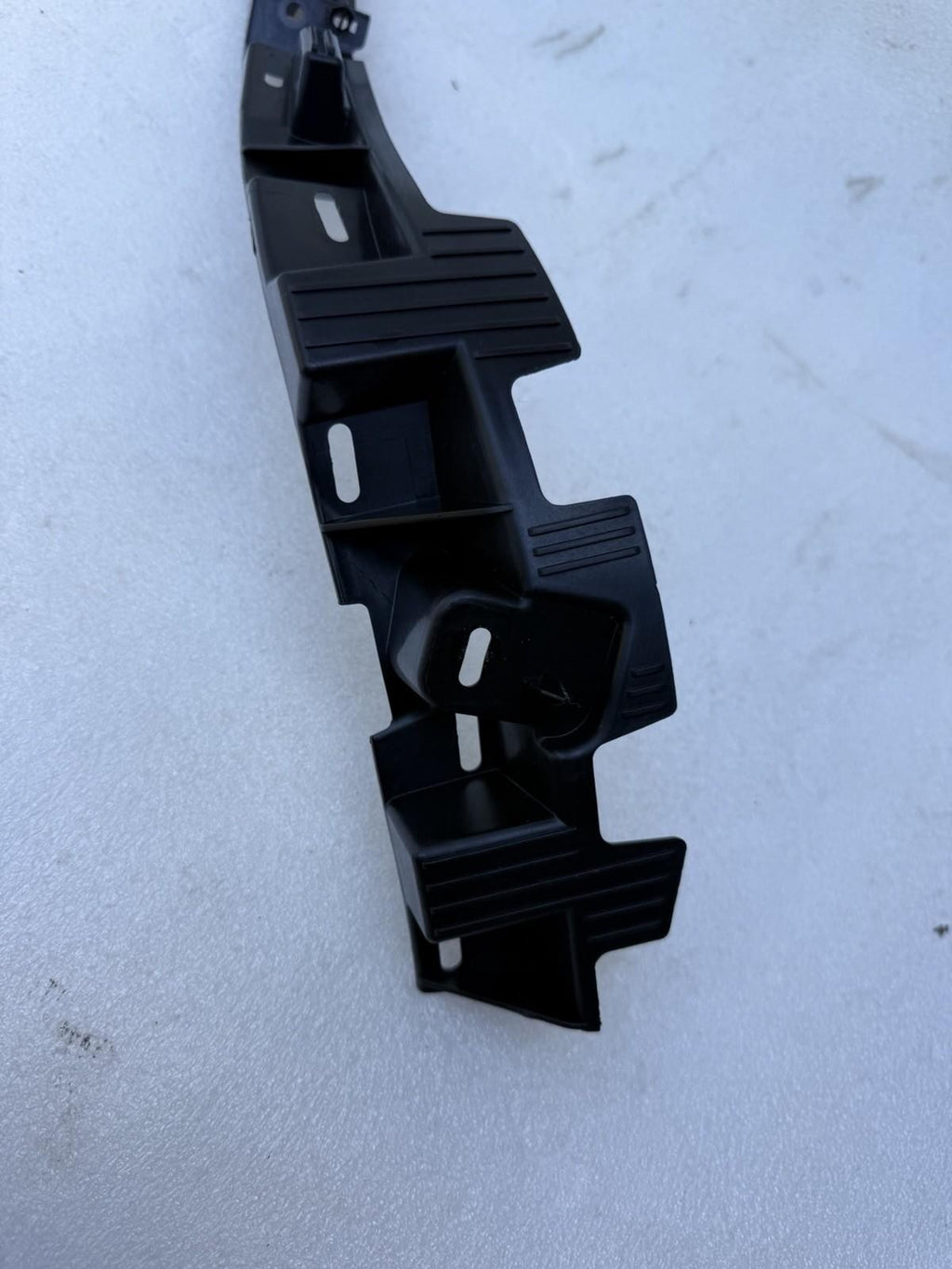 ♦️2016-24 TESLA MODEL X REAR RIGHT SIDE LOWER C PILLAR BRACKET OEM, 1079765-00-C