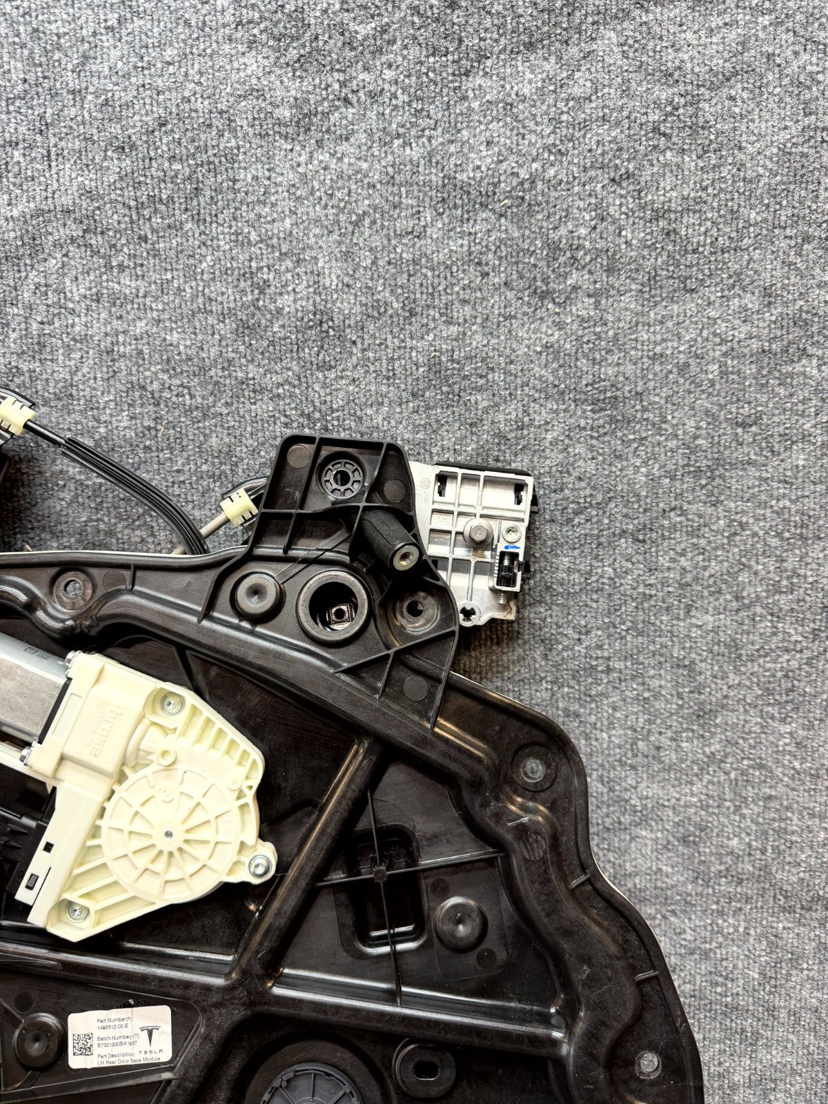 2020-2024 TESLA MODEL Y REAR LEFT SIDE DOOR WINDOW REGULATOR OEM, 1495512-00-E