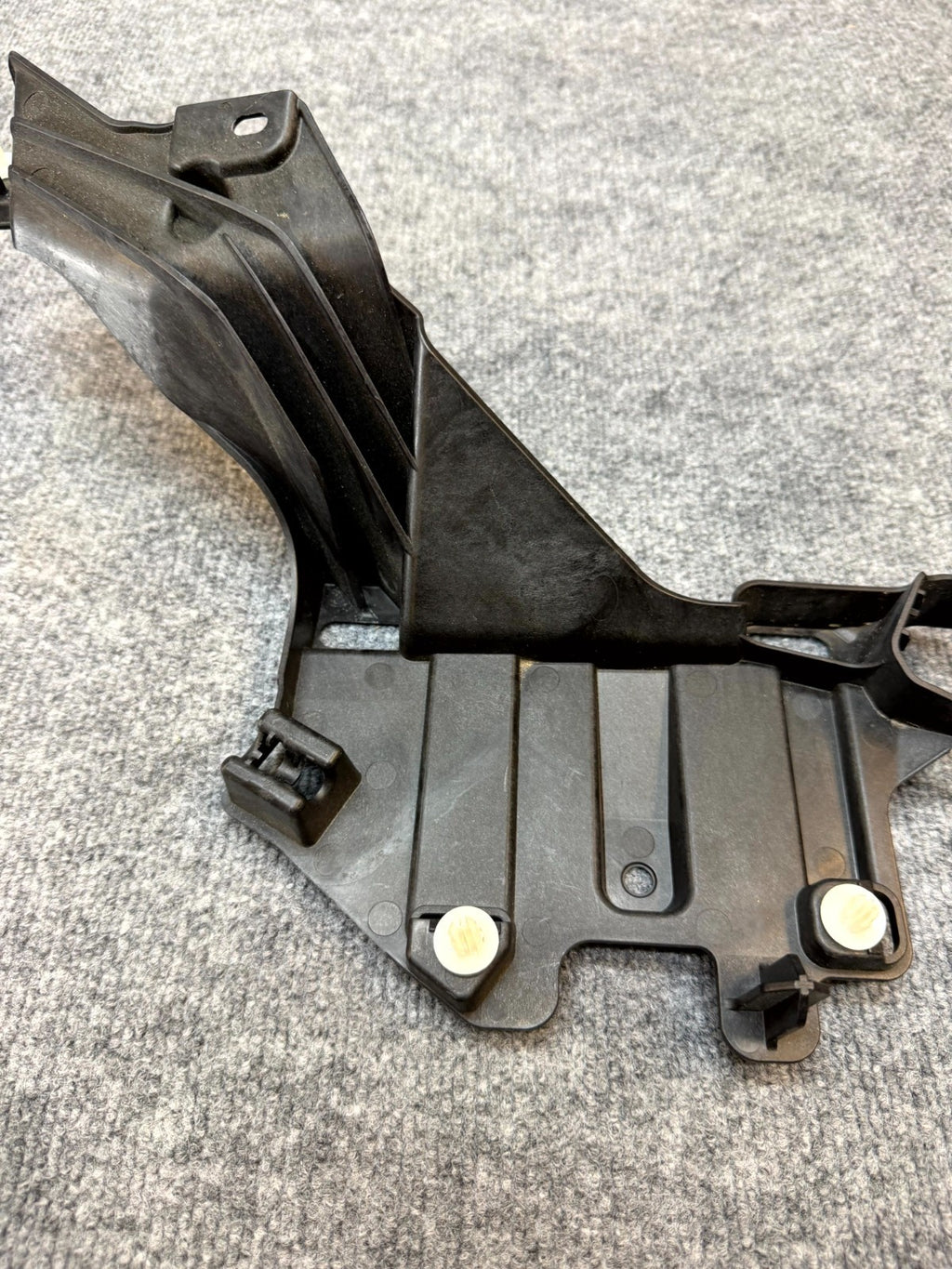 20-24 TESLA MODEL Y REAR LEFT SIDE C PILLAR SUPPORT BRACKET OEM, 1516195-00-B