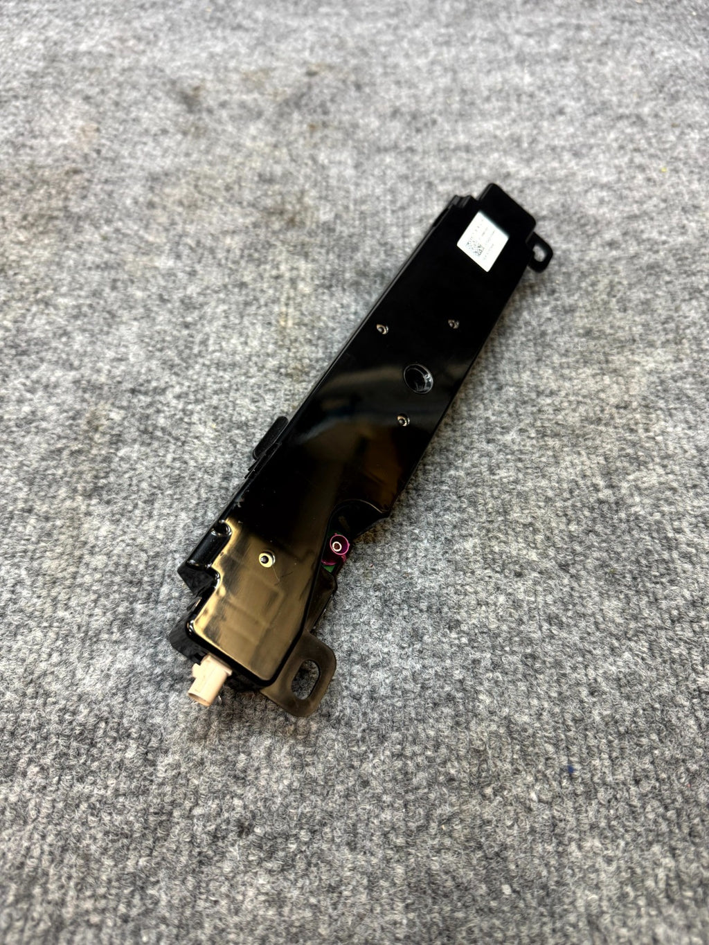 2020-2024 TESLA MODEL Y WIFI BLUETOOTH ANTENNA CONTROL MODULE OEM, 1585601-00-E