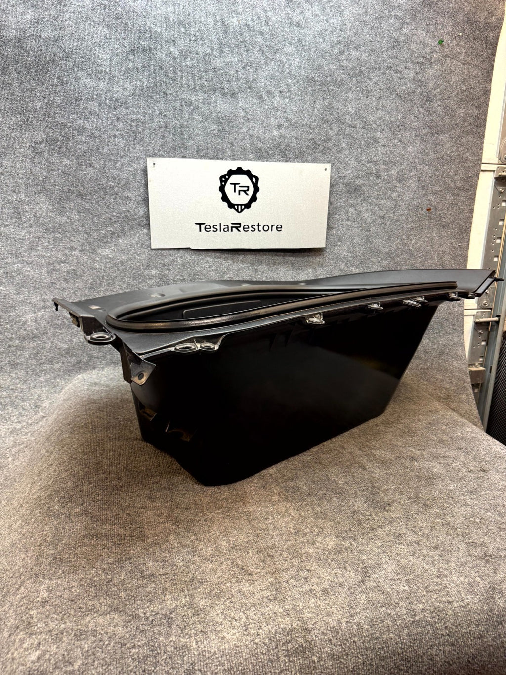 2020-2024 TESLA MODEL Y FRONT FRUNK TRUNK COMPARTMENT STORAGE BOX OEM 149260600C