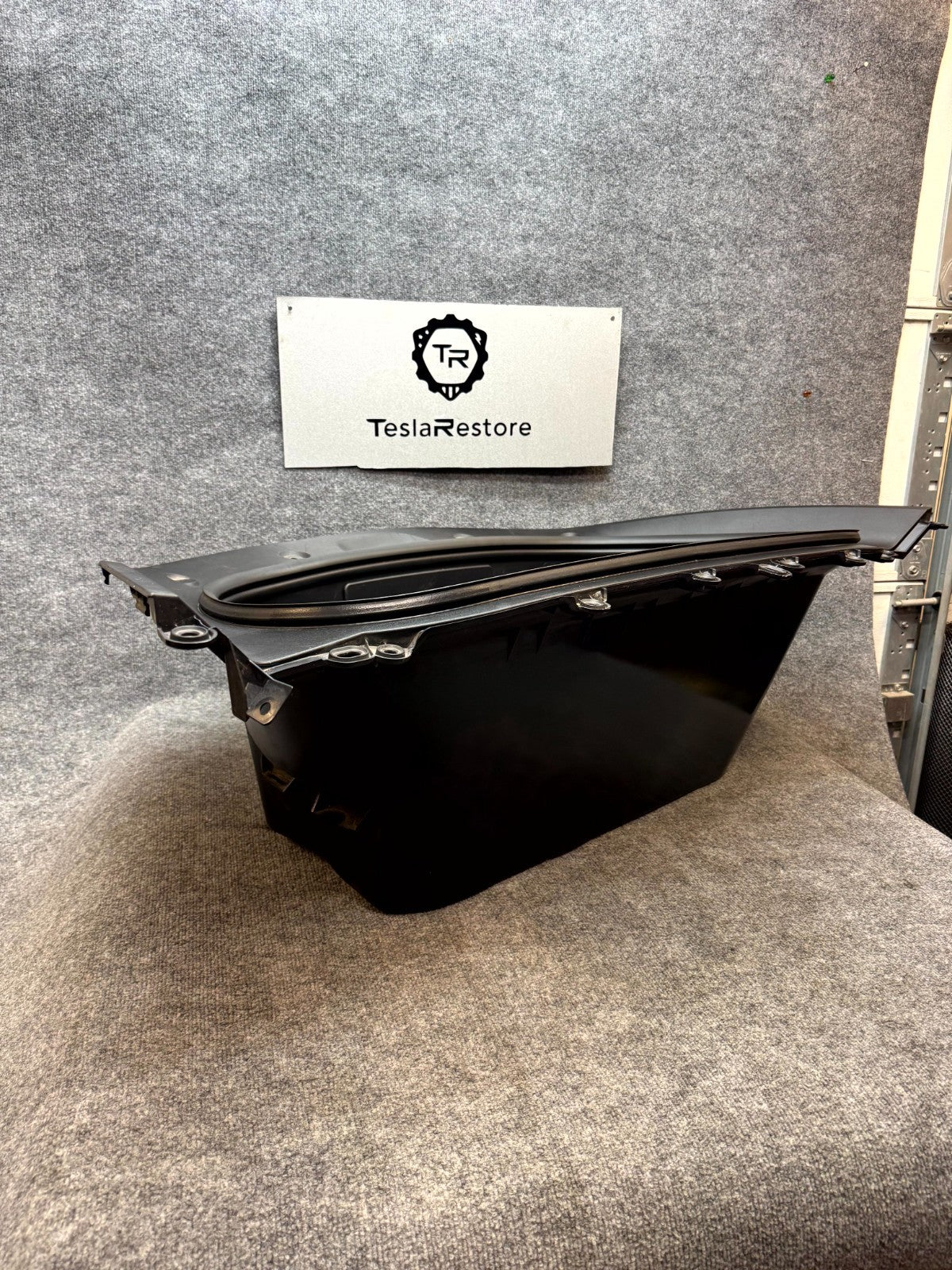 2020-2024 TESLA MODEL Y FRONT FRUNK TRUNK COMPARTMENT STORAGE BOX OEM 149260600C