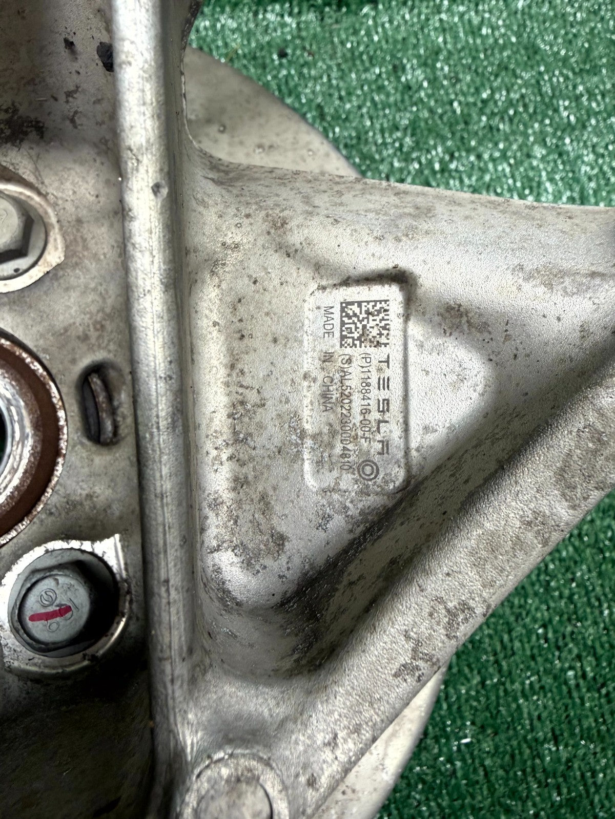 ♦️2020-2024 TESLA MODEL Y REAR RIGHT SIDE KNUCKLE SPINDLE HUB OEM, 1188416-00-F