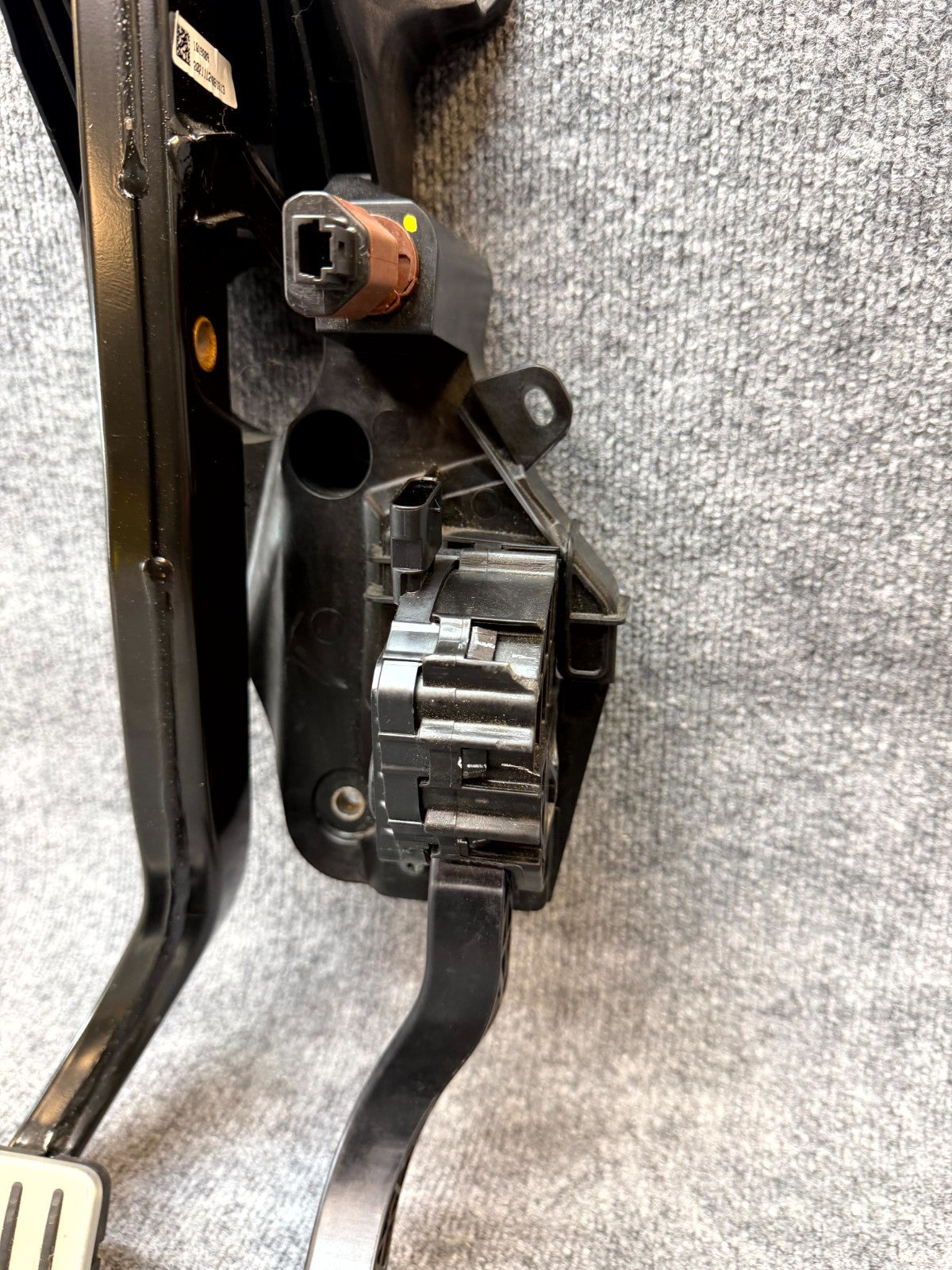 2020 - 2024 TESLA MODEL Y ACCELERATOR AND BRAKE PEDAL PAD ASSY OEM, 1188691-01-B