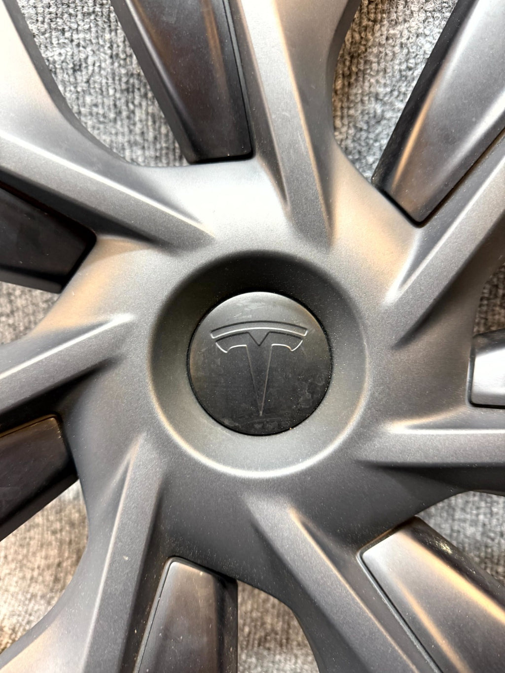 2020 - 2024 TESLA MODEL Y GEMINI WHEEL RIM HUBCAP COVER OEM, 1044235-00-C