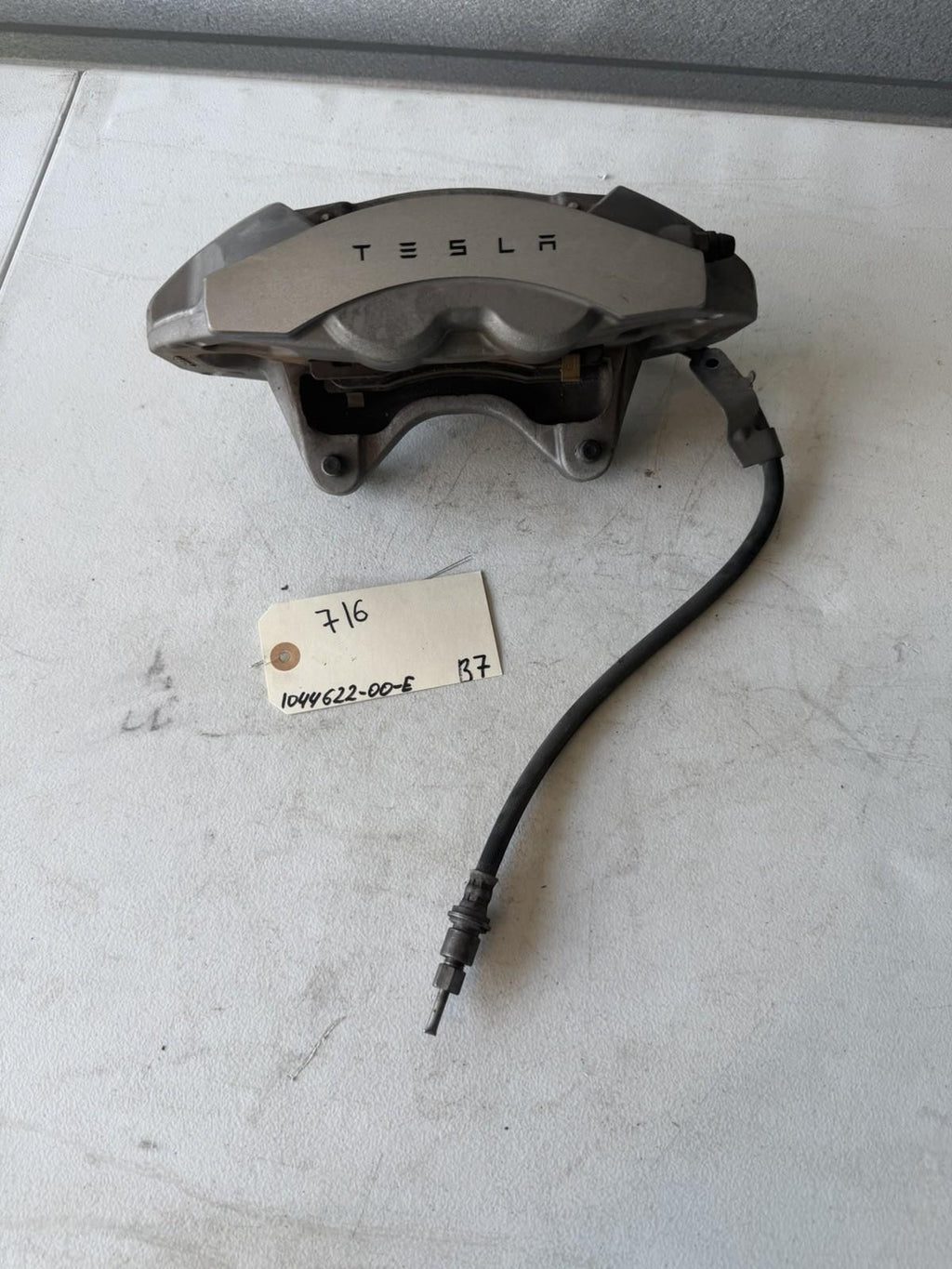 ♦️17–23 TESLA MODEL 3 FRONT RIGHT CALIPER W/ BRAKE HOSE LINE OEM, 1044622-00-E