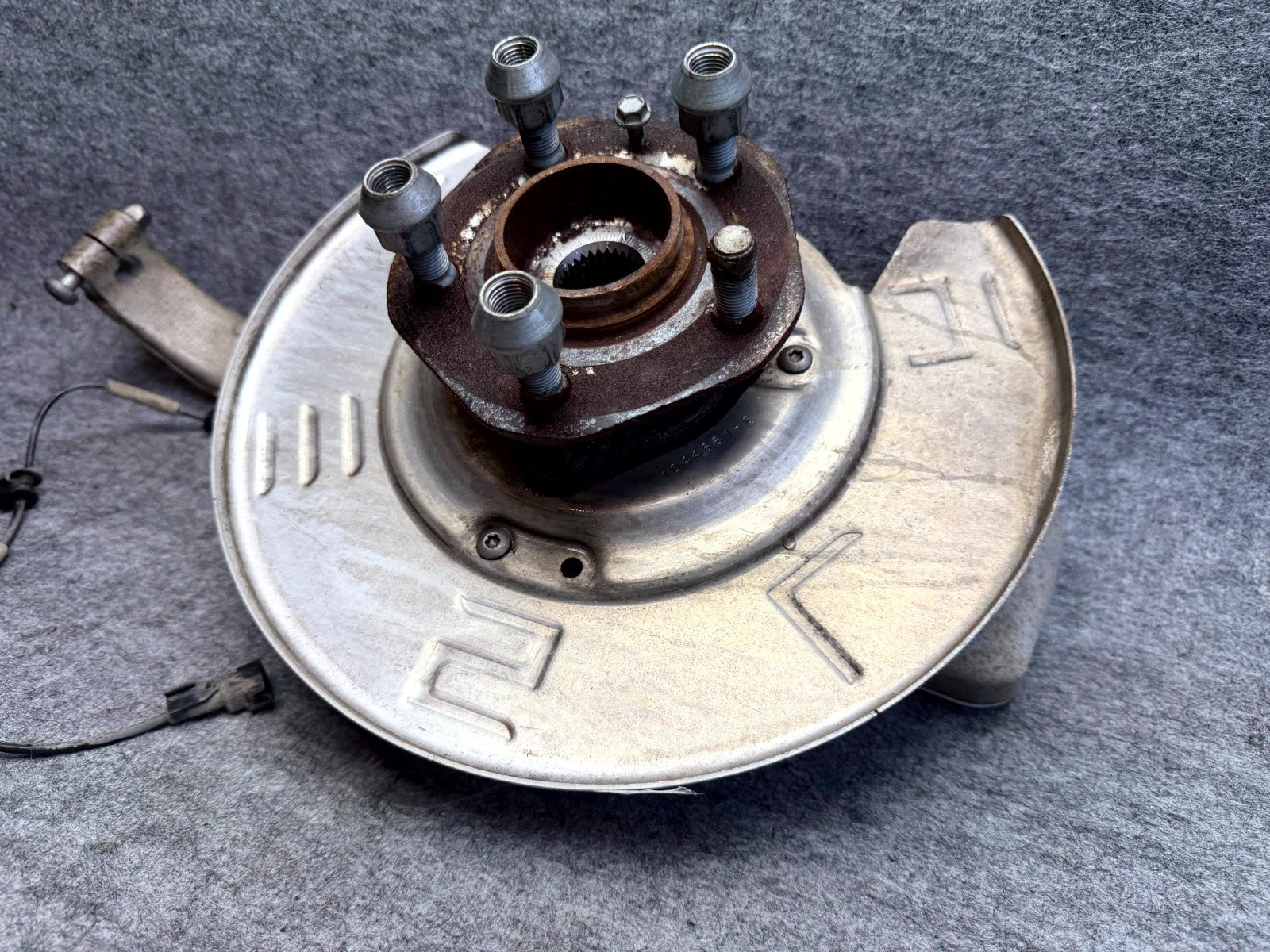 ♦️17-23 TESLA MODEL 3 FRONT LEFT SIDE SPINDLE KNUCKLE WHEEL HUB OEM, 104431100E