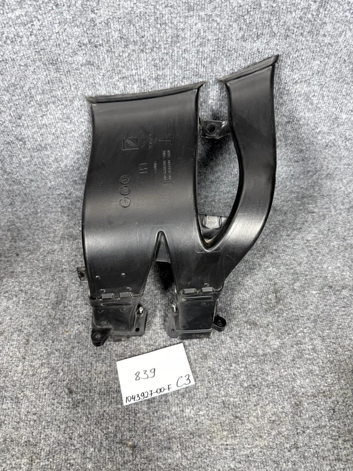 2016-2020 Tesla Model S Left Driver Side Air Duct Vent OEM, 1043927-00-E