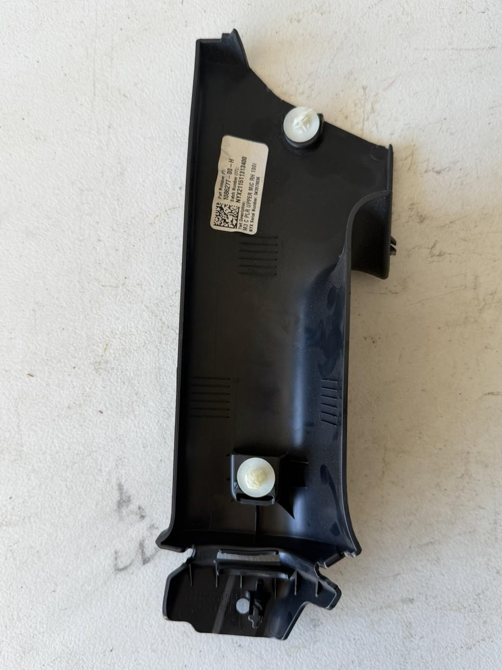 ♦️17–23 TESLA MODEL 3 REAR RIGHT SIDE C-PILLAR UPPER TRIM COVER OEM, 1086277-00H