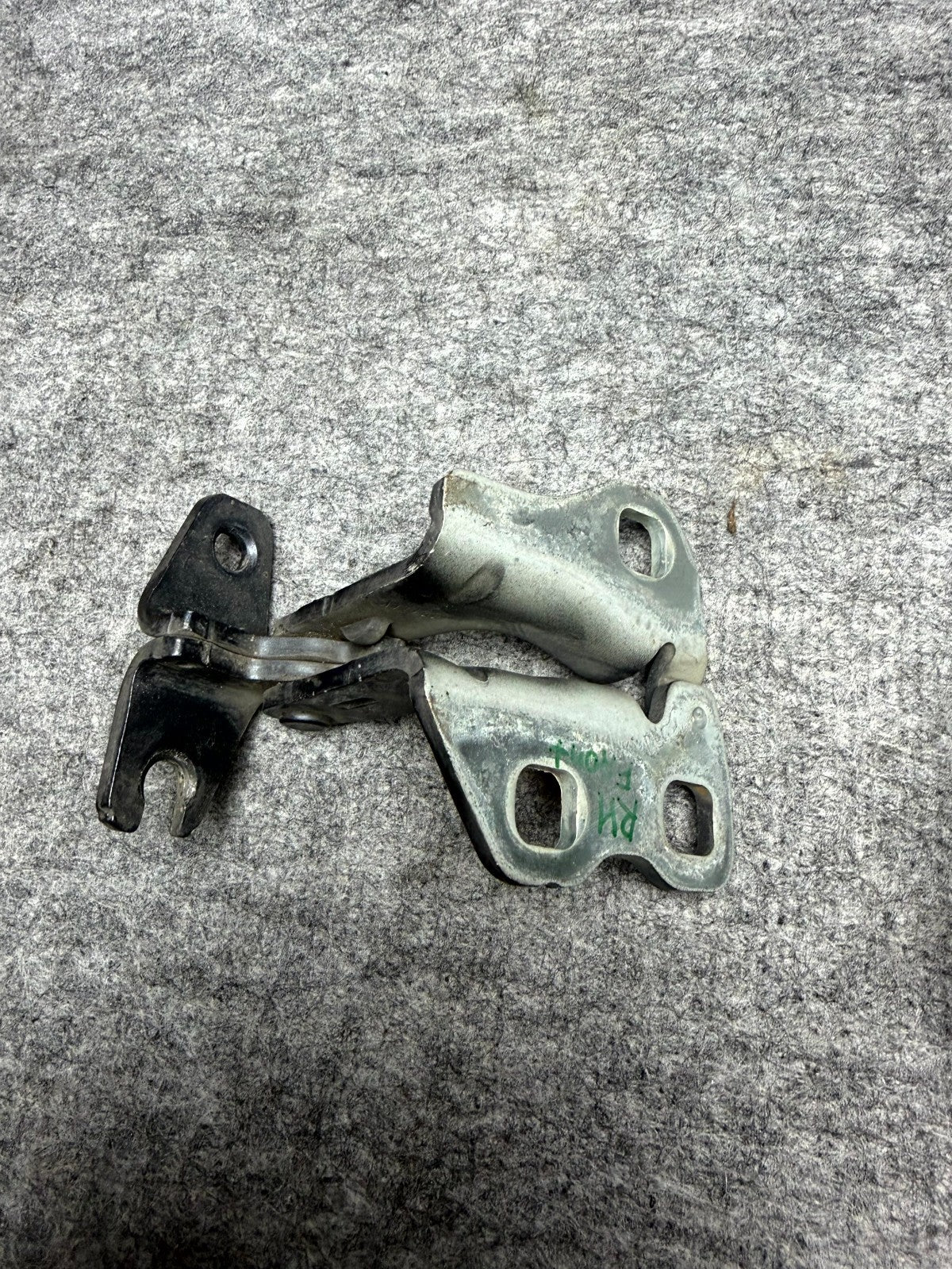 ♦️2017 – 2023 TESLA MODEL 3 FRONT LEFT & RIGHT SIDE DOOR HINGE SET OEM, 046571
