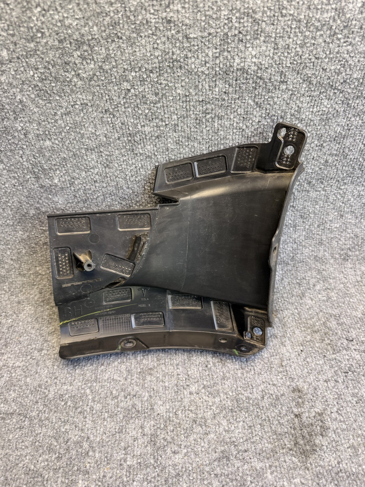 2020-2024 TESLA MODEL Y FRONT RIGHT SIDE BUMPER INNER BRACKET OEM, 1493742-00-A