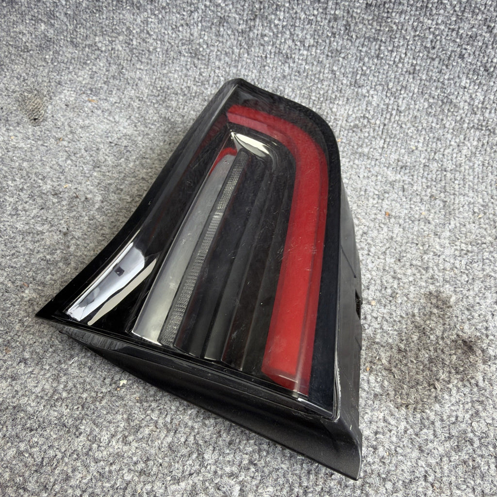 OEM 2020 - 2024 Tesla Model Y Right Inner 4 Pin Tail Light Lamp 1502089-00-B
